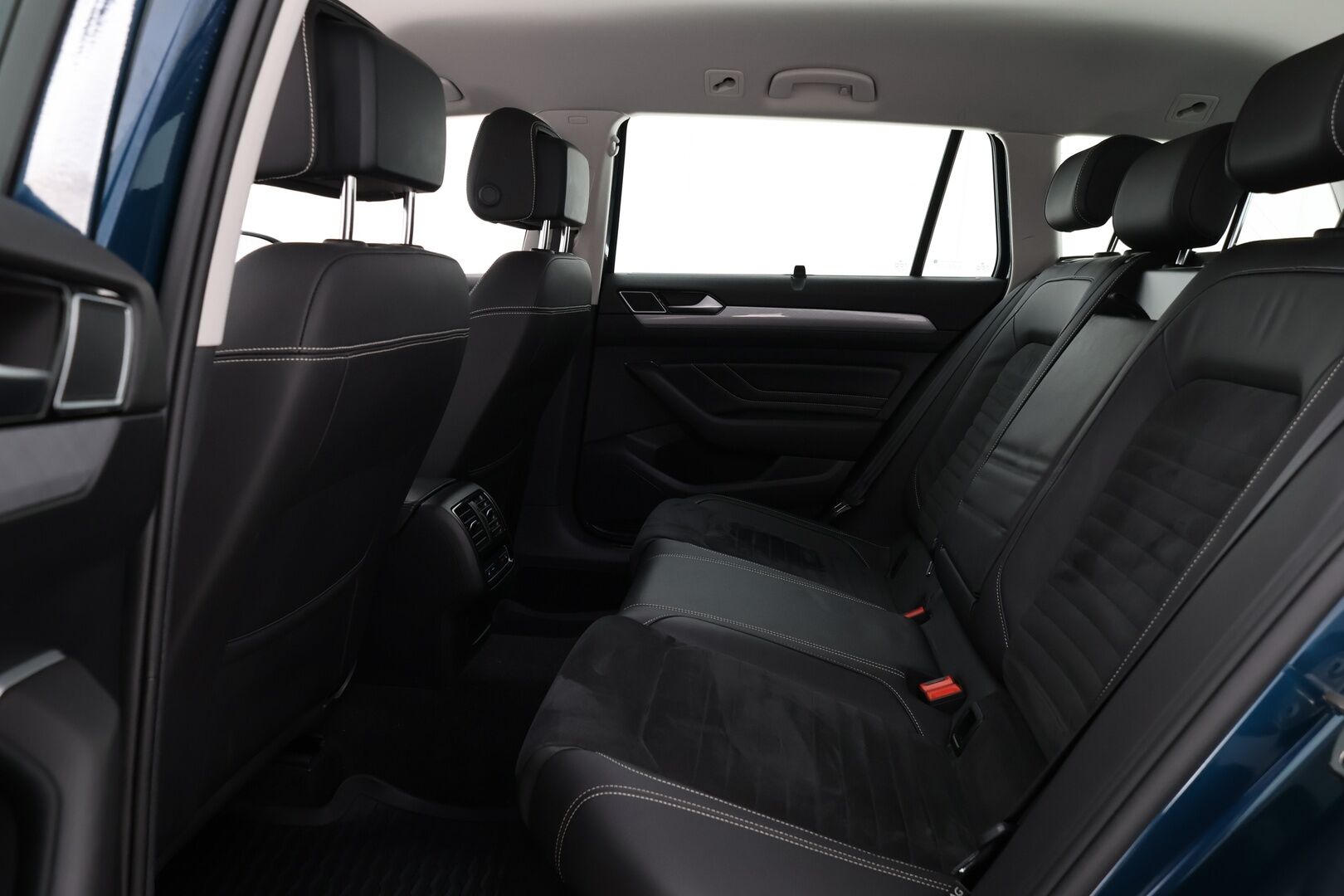 VOLKSWAGEN PASSAT 2020 Variant GTE Plug-In Hybrid DSG-aut. Webasto / ACC / Koukku / Kamera / Lane Assist / Apple&Android - Kahdet OEM vanteet / Viimeisin huolto 2 / 26