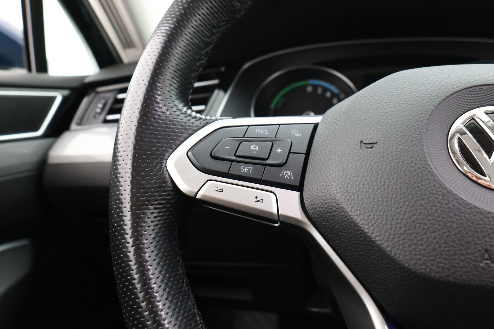 VOLKSWAGEN PASSAT 2020 Variant GTE Plug-In Hybrid DSG-aut. Webasto / ACC / Koukku / Kamera / Lane Assist / Apple&Android - Kahdet OEM vanteet / Viimeisin huolto 2 / 26