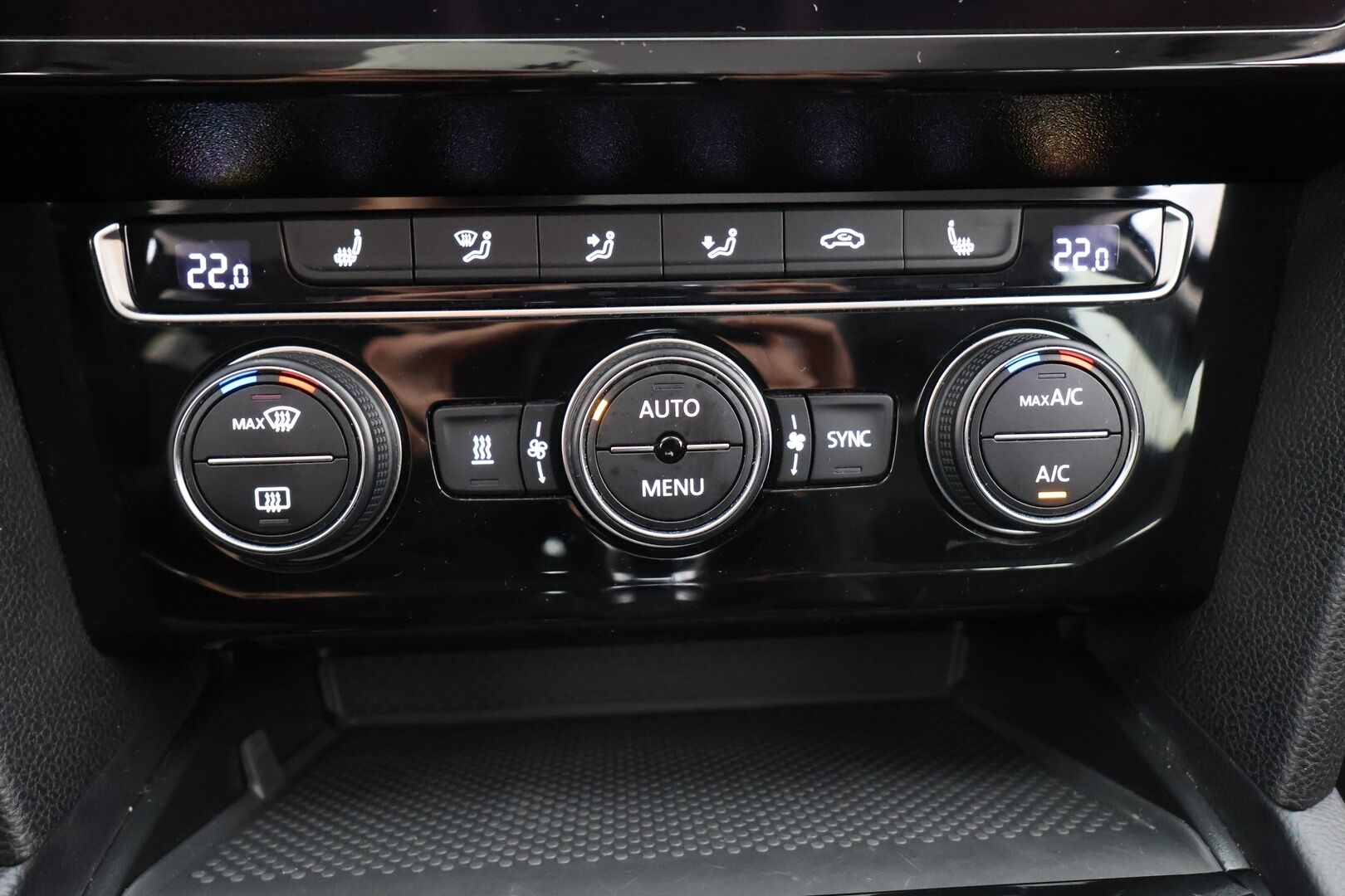 VOLKSWAGEN PASSAT 2020 Variant GTE Plug-In Hybrid DSG-aut. Webasto / ACC / Koukku / Kamera / Lane Assist / Apple&Android - Kahdet OEM vanteet / Viimeisin huolto 2 / 26