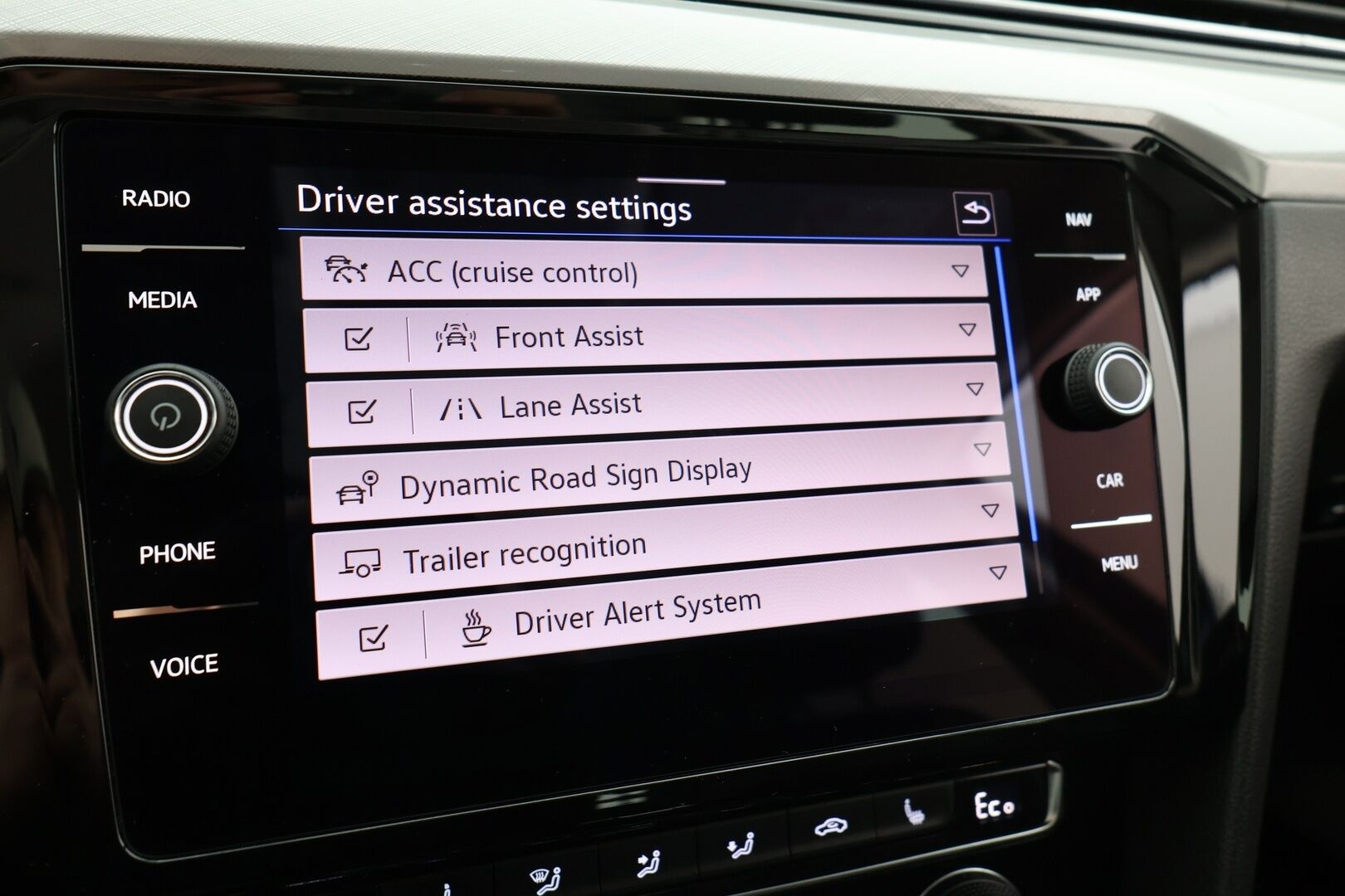 VOLKSWAGEN PASSAT 2020 Variant GTE Plug-In Hybrid DSG-aut. Webasto / ACC / Koukku / Kamera / Lane Assist / Apple&Android - Kahdet OEM vanteet / Viimeisin huolto 2 / 26