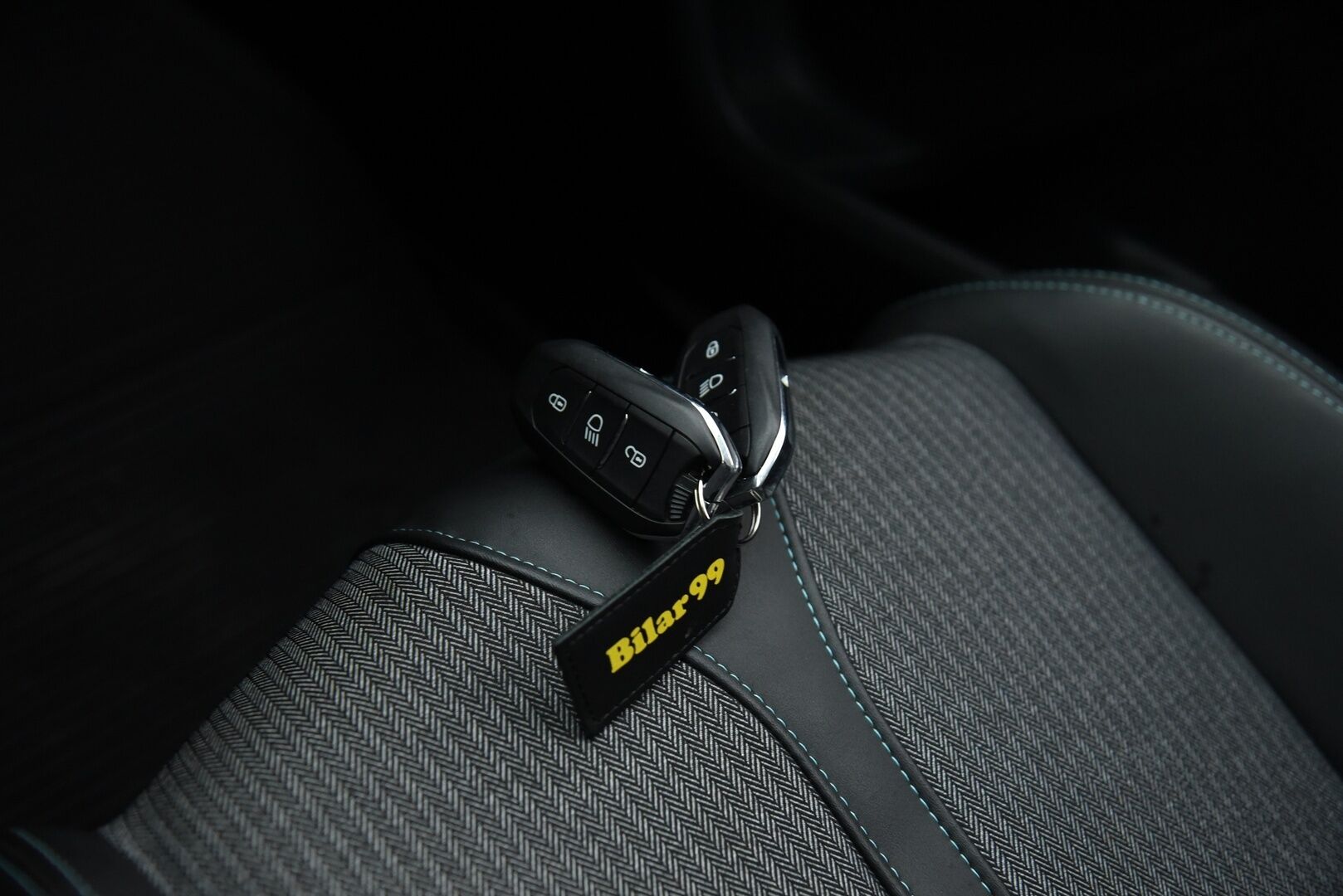 PEUGEOT 3008 2021 Hybrid 225 1.6 EAT 8-Automaatti / Koukku / P-kamera / LED / Kaistavahti / Navi / Lämmitin / Apple & Android - Facelift malli / 2x vanteet / P-kamera / LED 