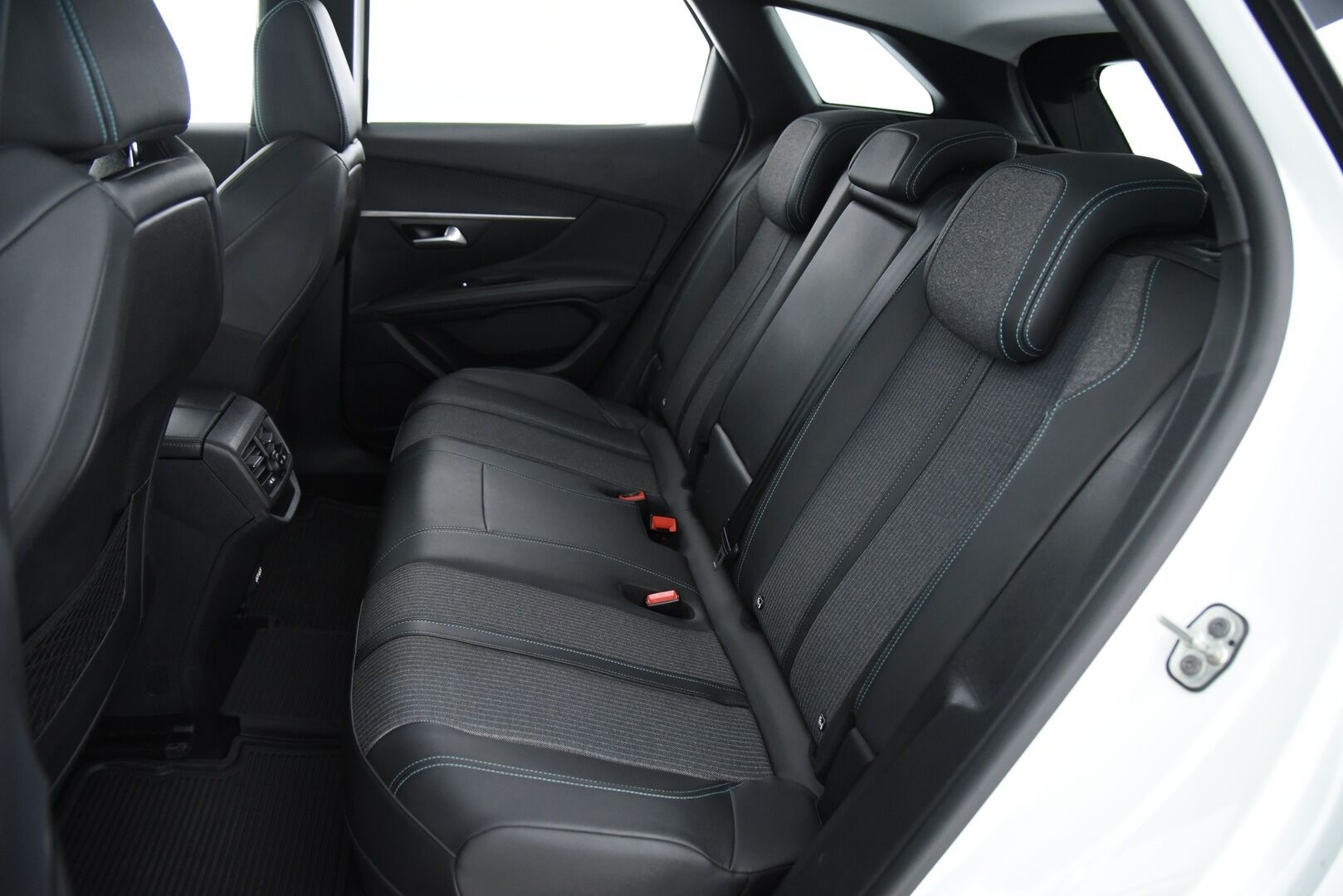 PEUGEOT 3008 2021 Allure Pack Motion Hybrid 225 EAT8-aut * Koukku / P-kamera / LED / Kaistavahti / Navi / Lämmitin / Apple & Android * - Facelift malli / 2x vanteet / P-kamera / LED - HULLUT AVAJAISHULINAT KORKOTARJOUS 3,29 %