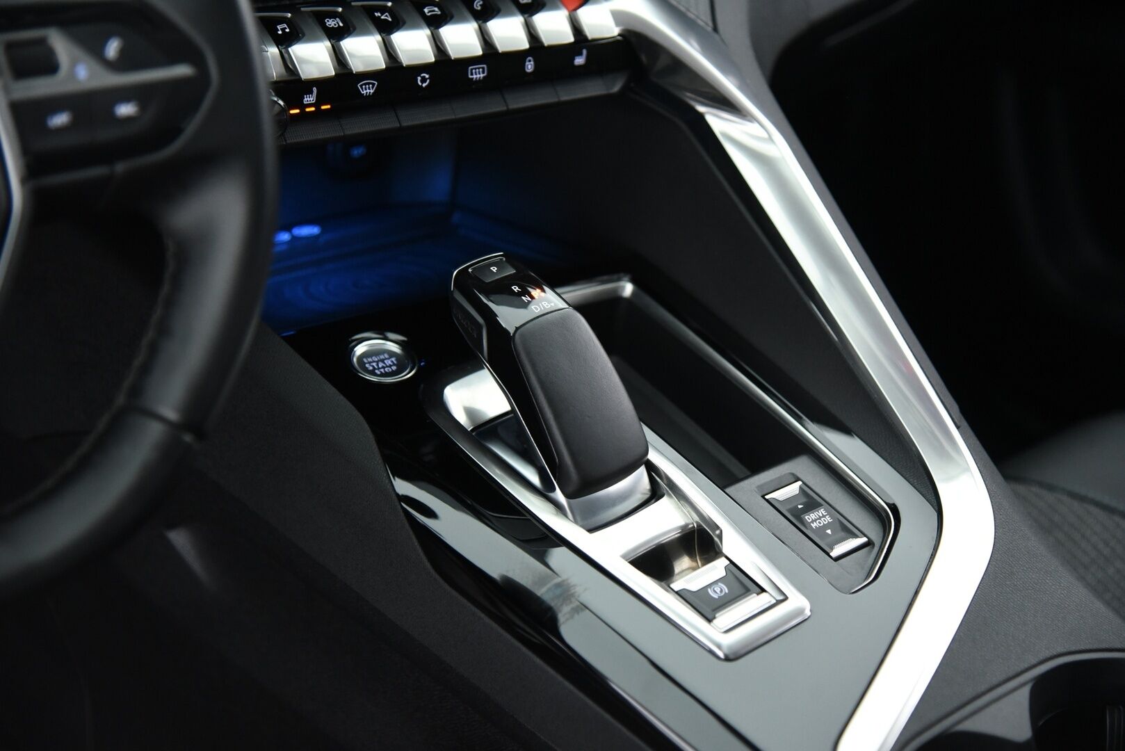 PEUGEOT 3008 2021 Hybrid 225 1.6 EAT 8-Automaatti / Koukku / P-kamera / LED / Kaistavahti / Navi / Lämmitin / Apple & Android - Facelift malli / 2x vanteet / P-kamera / LED 