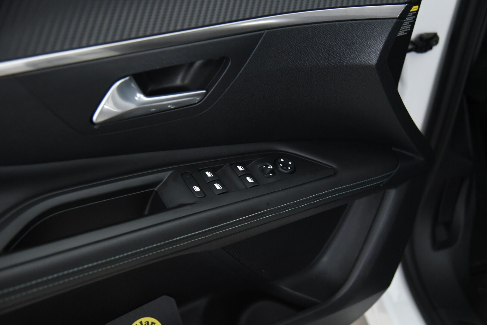 PEUGEOT 3008 2021 Allure Pack Motion Hybrid 225 EAT8-aut * Koukku / P-kamera / LED / Kaistavahti / Navi / Lämmitin / Apple & Android * - Facelift malli / 2x vanteet / P-kamera / LED - HULLUT AVAJAISHULINAT KORKOTARJOUS 3,29 %