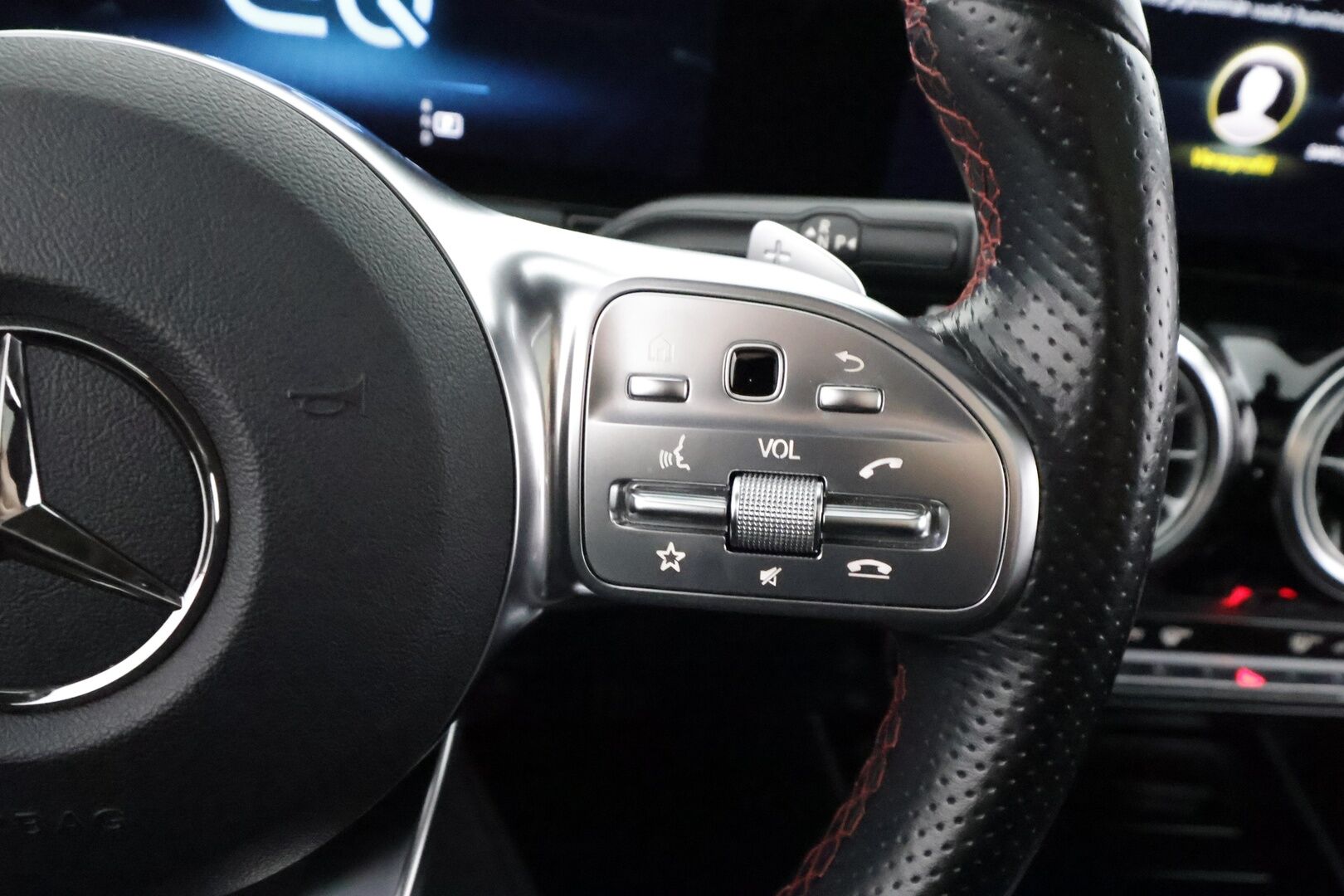Mercedes-Benz EQA 2022 350 4MATIC Business AMG Line - | Distronic+ | Lisälämmitin | Koukku | HUD | Panorama | Widescreen | LED | 360-Kamera | Muistipenkit | Keyless | Kahdet Renkaat |