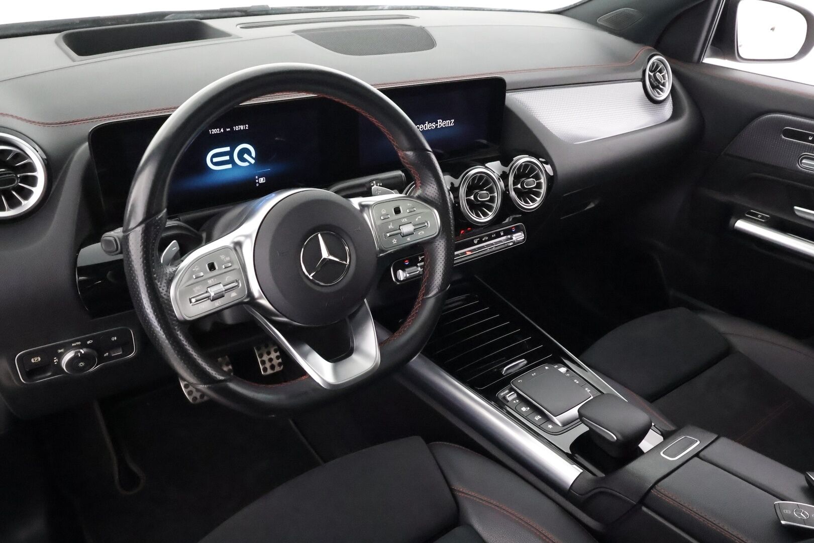 Mercedes-Benz EQA 2022 350 4MATIC Business AMG Line - | Distronic+ | Lisälämmitin | Koukku | HUD | Panorama | Widescreen | LED | 360-Kamera | Muistipenkit | Keyless | Kahdet Renkaat |