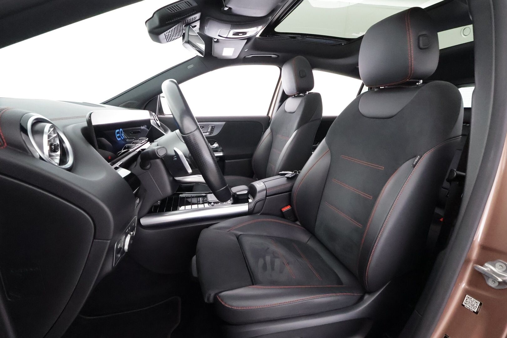 Mercedes-Benz EQA 2022 350 4MATIC Business AMG Line - | Distronic+ | Lisälämmitin | Koukku | HUD | Panorama | Widescreen | LED | 360-Kamera | Muistipenkit | Keyless | Kahdet Renkaat |