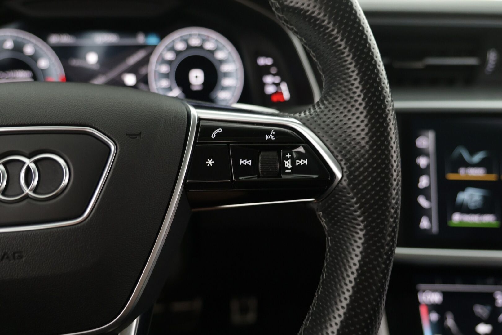 Audi A6 2021 Avant Business Sport S-Line 55 TFSI e quattro S-tronic - | ACC | P-kamera | Sporttipenkit | Koukku | Lasikattoluukku | Nahka-alcantara -sisusta | Keyless | 2x aluvanteet |