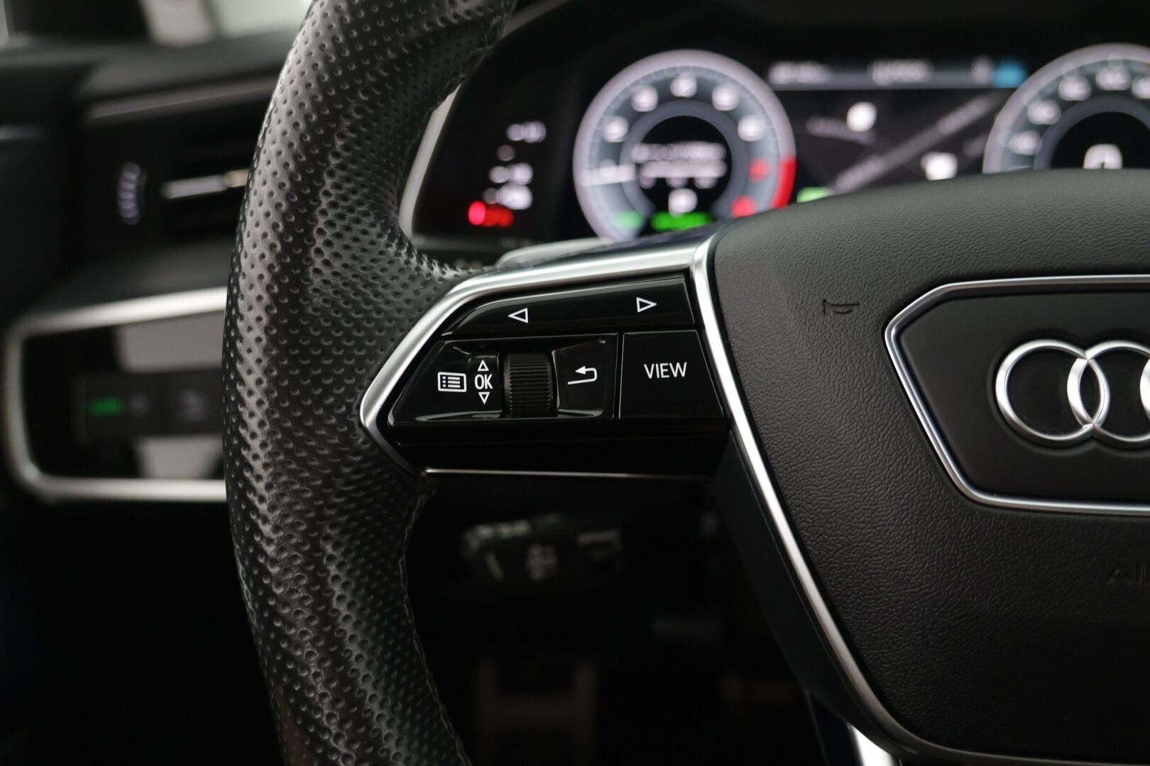 Audi A6 2021 Avant Business Sport S-Line 55 TFSI e quattro S-tronic - | ACC | P-kamera | Sporttipenkit | Koukku | Lasikattoluukku | Nahka-alcantara -sisusta | Keyless | 2x aluvanteet |