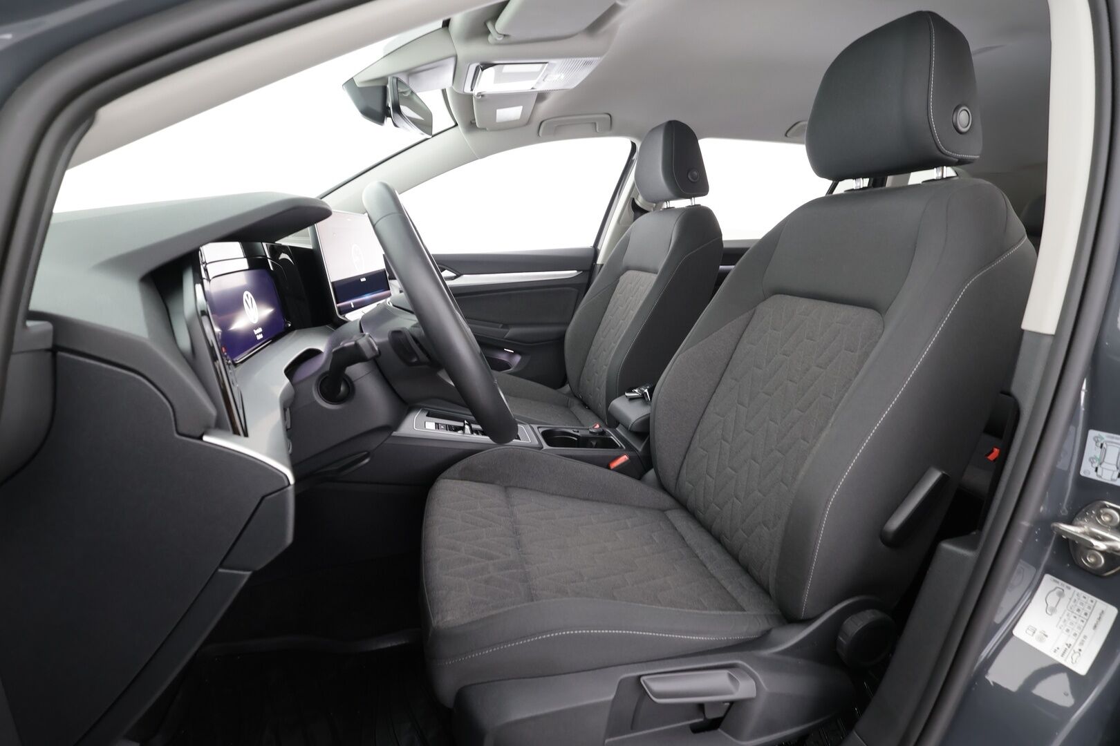 Volkswagen Golf 2025 Variant Comfort Edition 1,5 eTSI 85 kW (MHEV) DSG-automaatti - | ACC | Webasto | Koukku | LED | P.Kamera | Ratinlämmitys | Navi | Digimittaristo | Apple&Android | 1.Om Suomi-auto | Kahdet Renkaat |