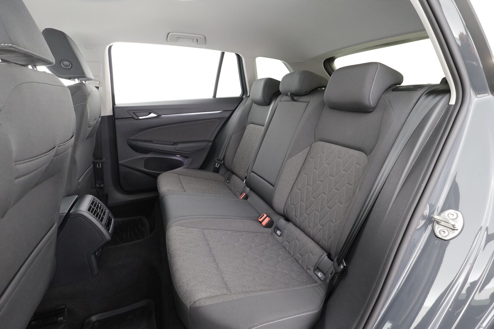 Volkswagen Golf 2025 Variant Comfort Edition 1,5 eTSI 85 kW (MHEV) DSG-automaatti - | ACC | Webasto | Koukku | LED | P.Kamera | Ratinlämmitys | Navi | Digimittaristo | Apple&Android | 1.Om Suomi-auto | Kahdet Renkaat |