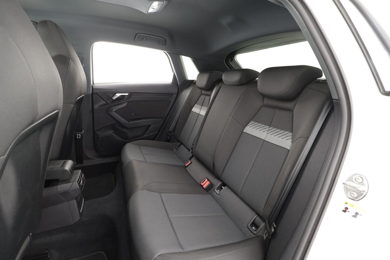 Audi A3 2021 Sportback Business 1,4 TFSI COD 110 kW ultra S tronic * LED / ACC / P.tutka / Navi / Kaistavahti / Sportpenkit * - 2x Latauskaapelit 