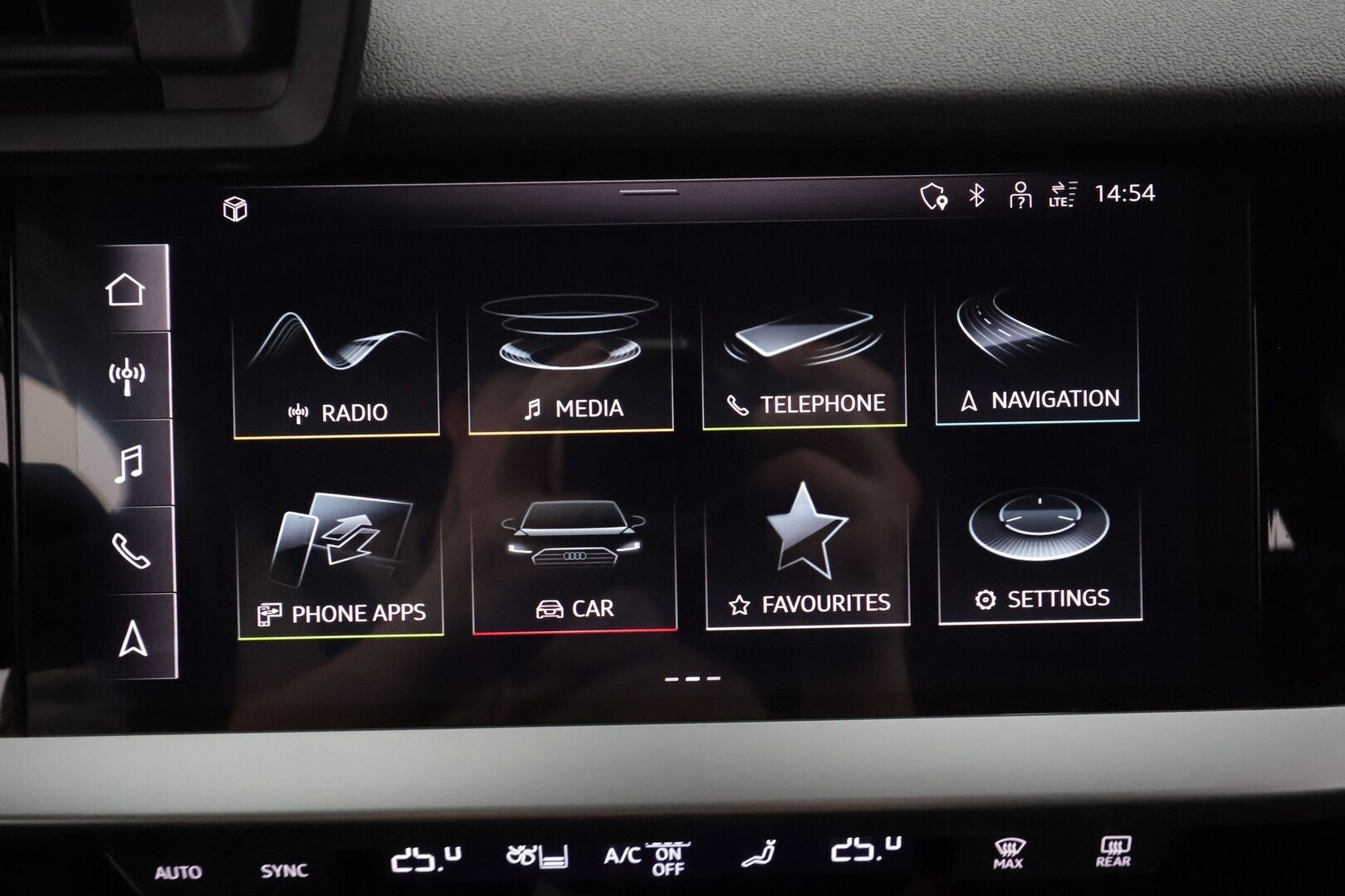 Audi A3 2021 Sportback 45 TFSI e 180kW ultra S tronic * LED / ACC / P.tutka / Navi / Kaistavahti / Sportpenkit * - 2x Latauskaapelit - HULLUT AVAJAISHULINAT KORKOTARJOUS 3,29 %