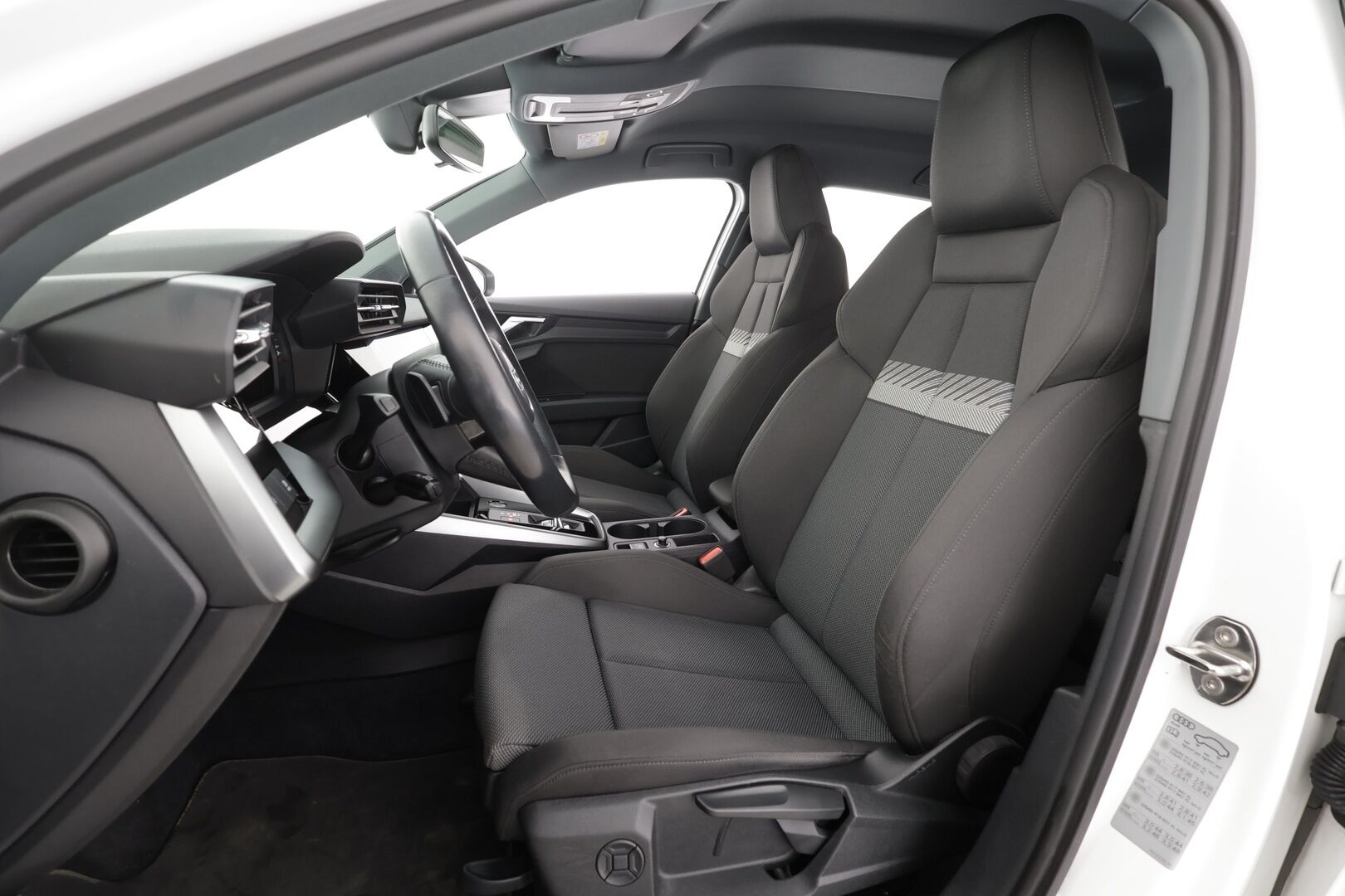 Audi A3 2021 Sportback Business 1,4 TFSI COD 110 kW ultra S tronic * LED / ACC / P.tutka / Navi / Kaistavahti / Sportpenkit * - 2x Latauskaapelit 