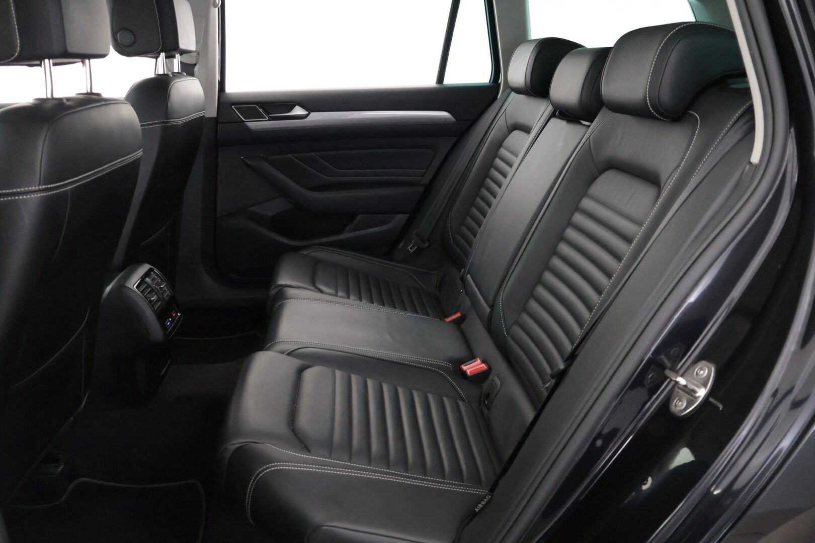 Volkswagen Passat 2021 Variant GTE Plug-In Hybrid 160 kW DSG-Aut. - Digimittari | Webasto | 360 Kamera | Navi | Koukku | ACC | Ergo-penkit | IQ Matrix LED | Hieronta kuljettajalla | SOH 90,3%