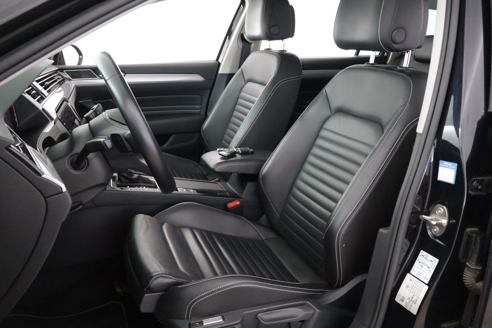 Volkswagen Passat 2021 Variant GTE Plug-In Hybrid 160 kW DSG-Aut. - Digimittari | Webasto | 360 Kamera | Navi | Koukku | ACC | Ergo-penkit | IQ Matrix LED | Hieronta kuljettajalla | SOH 90,3%