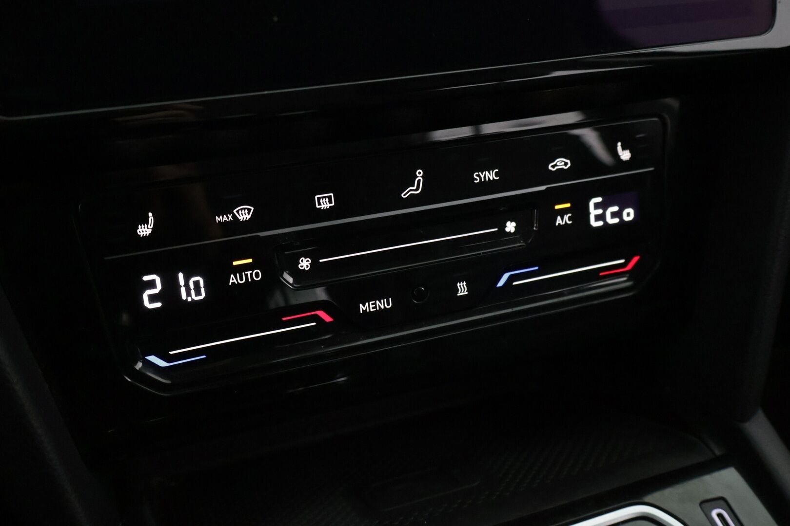 Volkswagen Passat 2021 Variant GTE Plug-In Hybrid 160 kW DSG-Aut. - Digimittari | Webasto | 360 Kamera | Navi | Koukku | ACC | Ergo-penkit | IQ Matrix LED | Hieronta kuljettajalla | SOH 90,3%