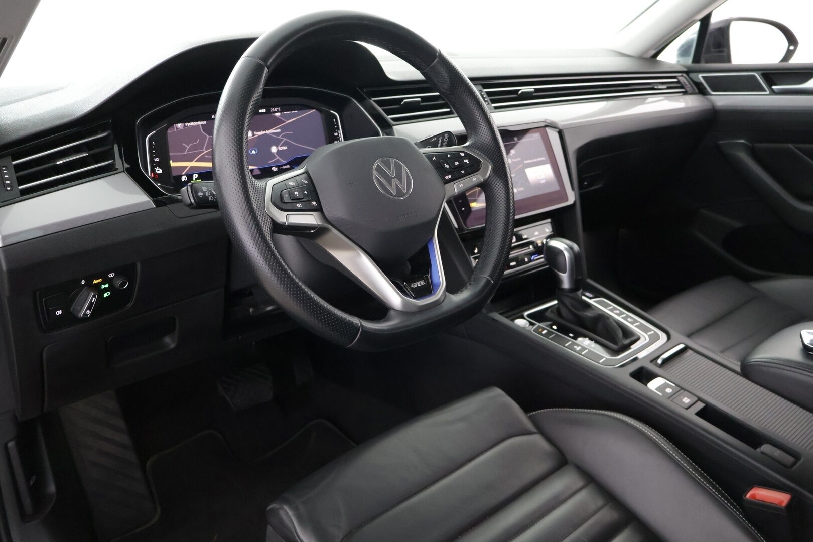 Volkswagen Passat 2021 Variant GTE Plug-In Hybrid 160 kW DSG-Aut. - Digimittari | Webasto | 360 Kamera | Navi | Koukku | ACC | Ergo-penkit | IQ Matrix LED | Hieronta kuljettajalla | SOH 90,3%