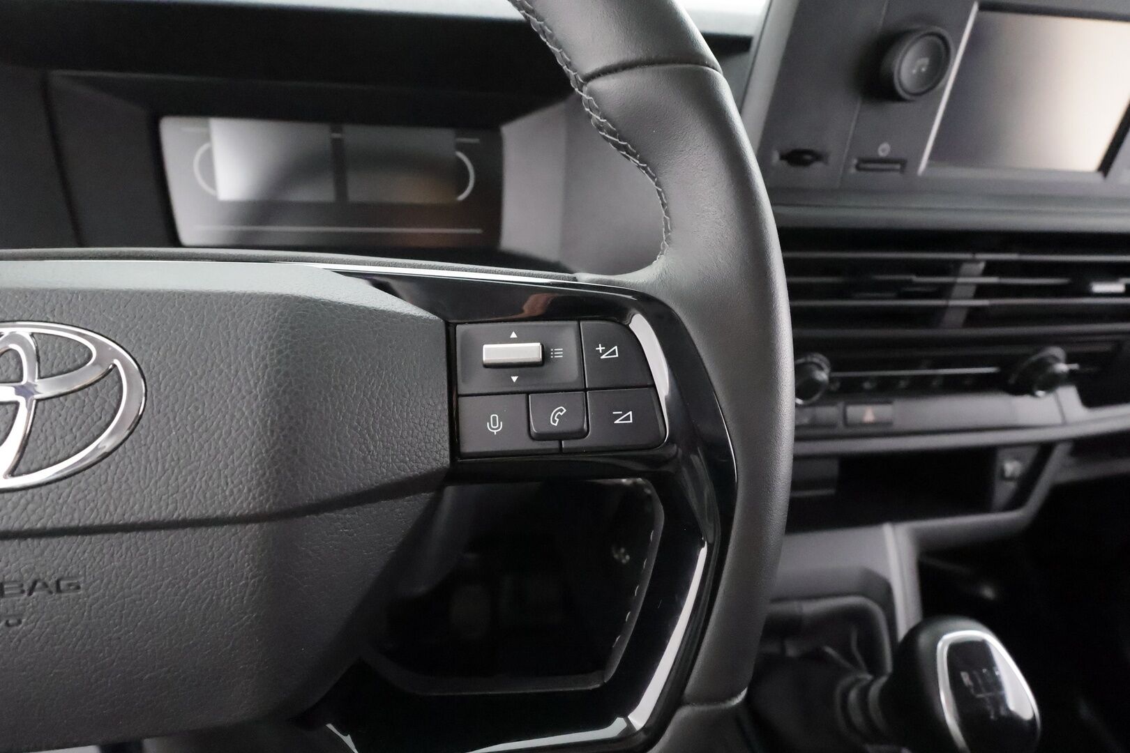Toyota Proace 2024 2.0D L2 145 Base - 1.OM Suomi-auto | ACC | P.Kamera | Kaistavahti | BT*1.OM Suomi-auto | Kahdet renkaat | Facelift | Webasto | P.Tutka | Vakkari  Ratti&Penkinlämmittimet / Bluetooth / Kaistavahti *