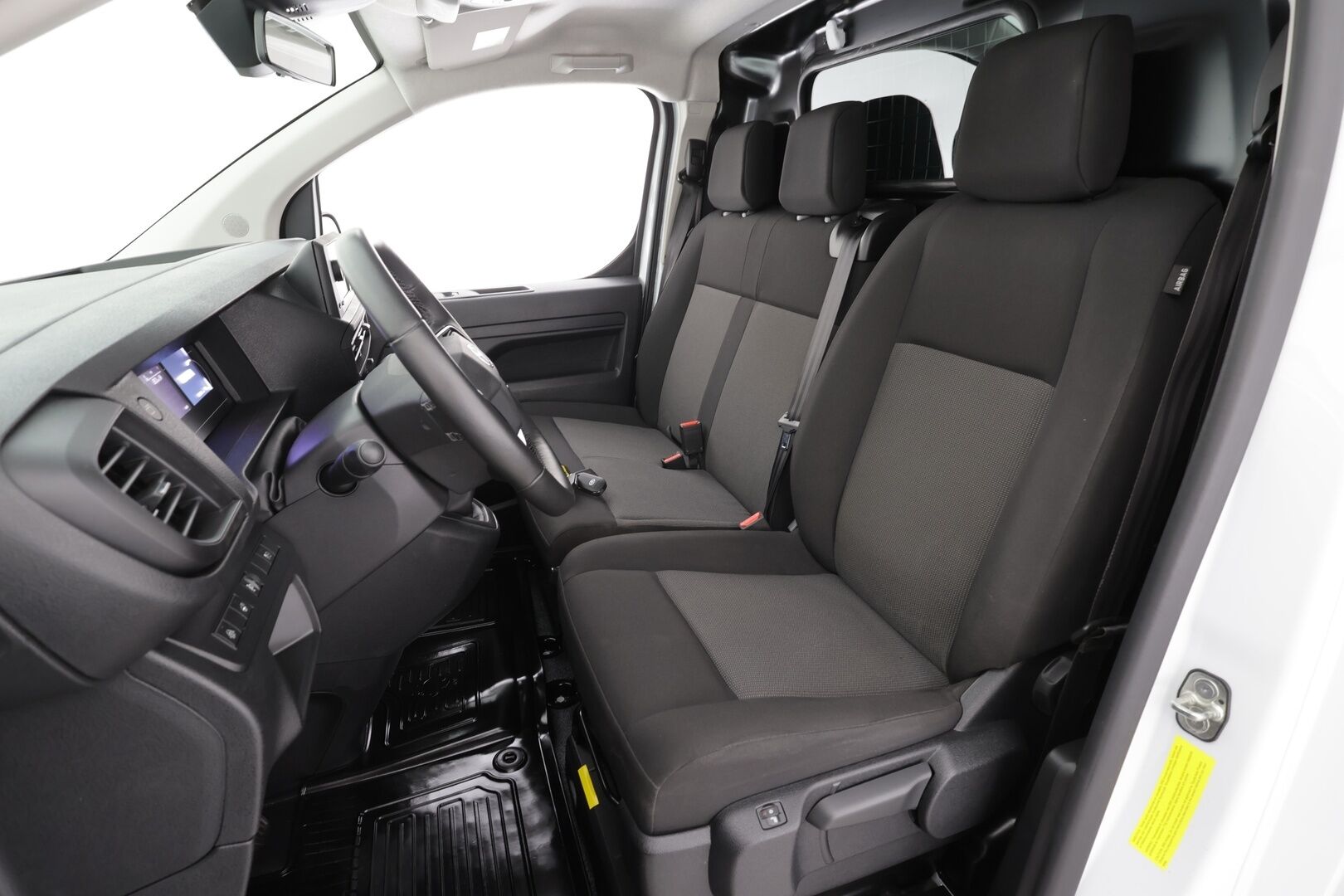 Toyota Proace 2024 2.0D L2 145 Base - 1.OM Suomi-auto | ACC | P.Kamera | Kaistavahti | BT*1.OM Suomi-auto | Kahdet renkaat | Facelift | Webasto | P.Tutka | Vakkari  Ratti&Penkinlämmittimet / Bluetooth / Kaistavahti *