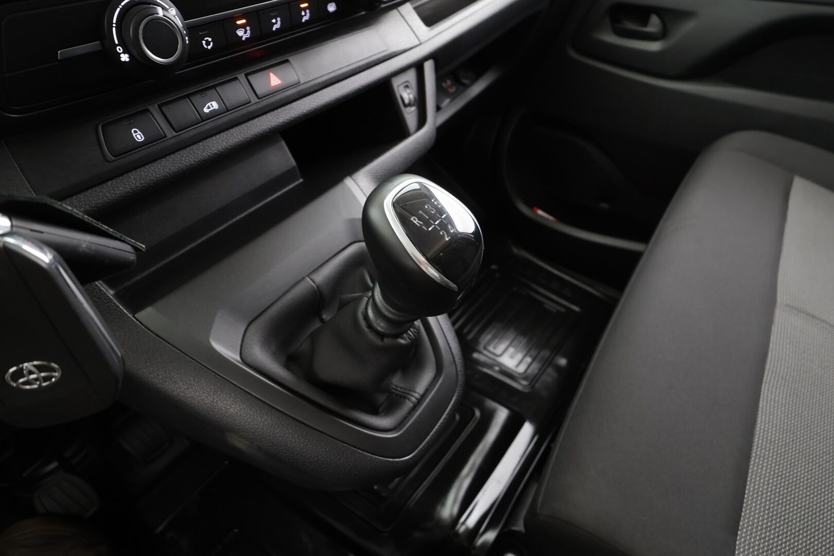 Toyota Proace 2024 2.0D L2 145 Base - 1.OM Suomi-auto | ACC | P.Kamera | Kaistavahti | BT*1.OM Suomi-auto | Kahdet renkaat | Facelift | Webasto | P.Tutka | Vakkari  Ratti&Penkinlämmittimet / Bluetooth / Kaistavahti *