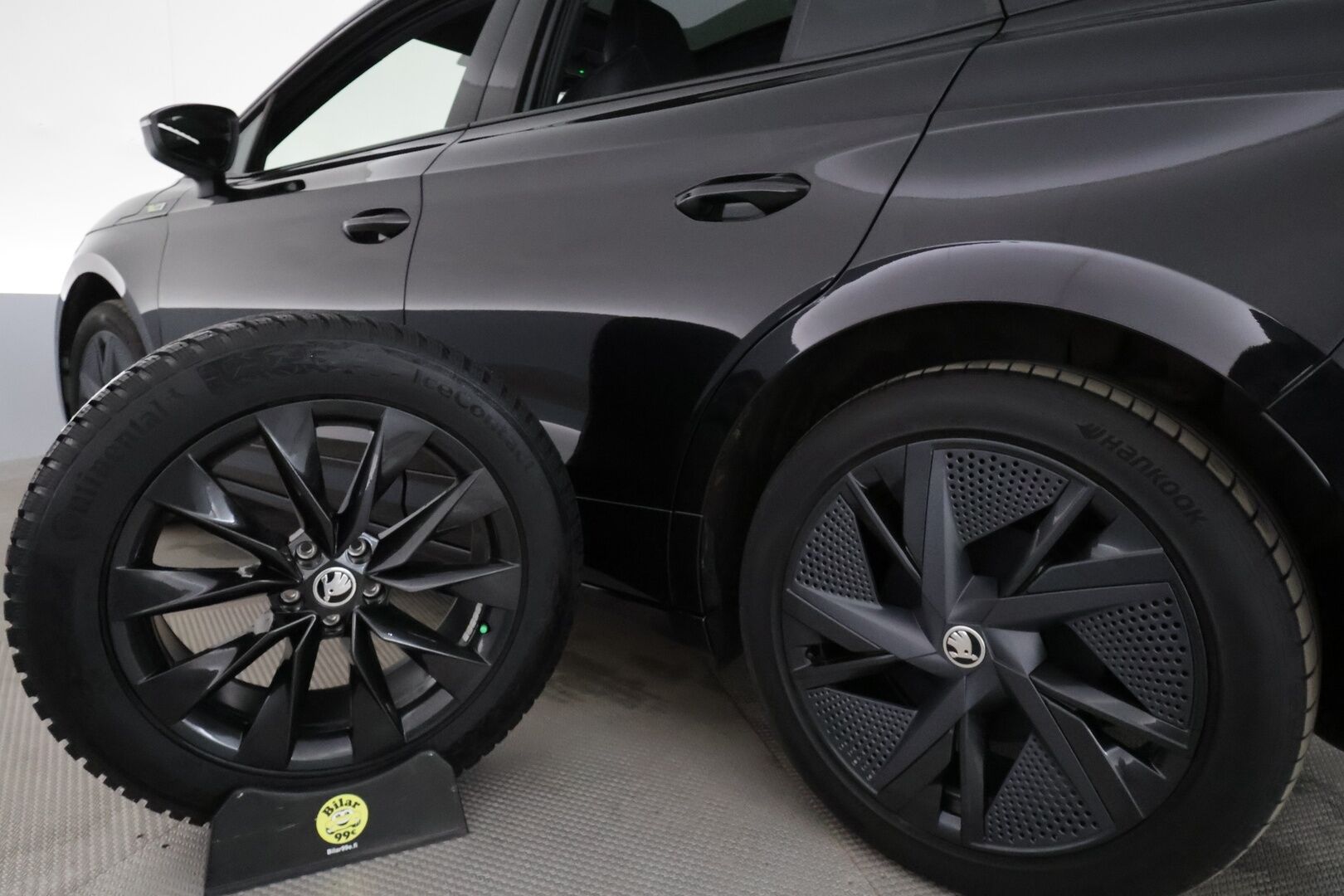 Skoda Enyaq 2025 85x 4x4 RS *Panorama / ILP / Canton / HUD / Ilmastoidut penkit / ACC / Matrix LED / Koukku* - Huippuvarusteet! / 1-om. Suomi-auto / Akuston esilämmitys / 360 Kamera / Kahdet renkaat aluvanteilla