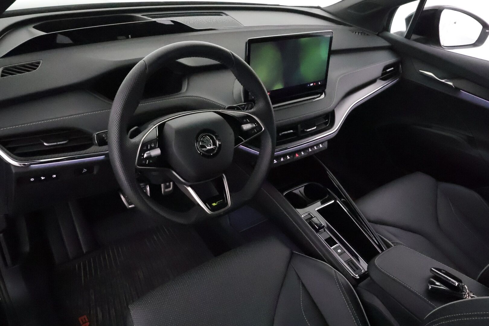 Skoda Enyaq 2025 85x 4x4 RS *Panorama / ILP / Canton / HUD / Ilmastoidut penkit / ACC / Matrix LED / Koukku* - Huippuvarusteet! / 1-om. Suomi-auto / Akuston esilämmitys / 360 Kamera / Kahdet renkaat aluvanteilla