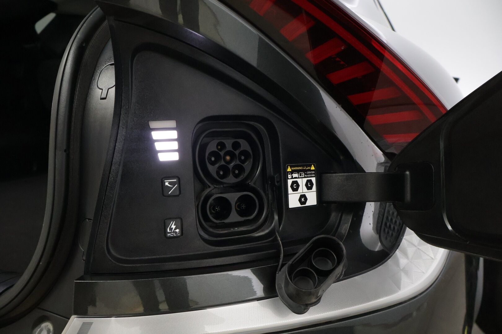 Kia EV6 2022 RWD 77 kWh 229 hv * Lämpöpumppu / Kuljettajan sähkösäätöinen muistipenkki / ACC / KeylessGo / LED-ajovalot / Puolinahkapenkit * - Merkkihuollettu / 2x Vanteet Ja Todella Hyvät Renkaat / ILP