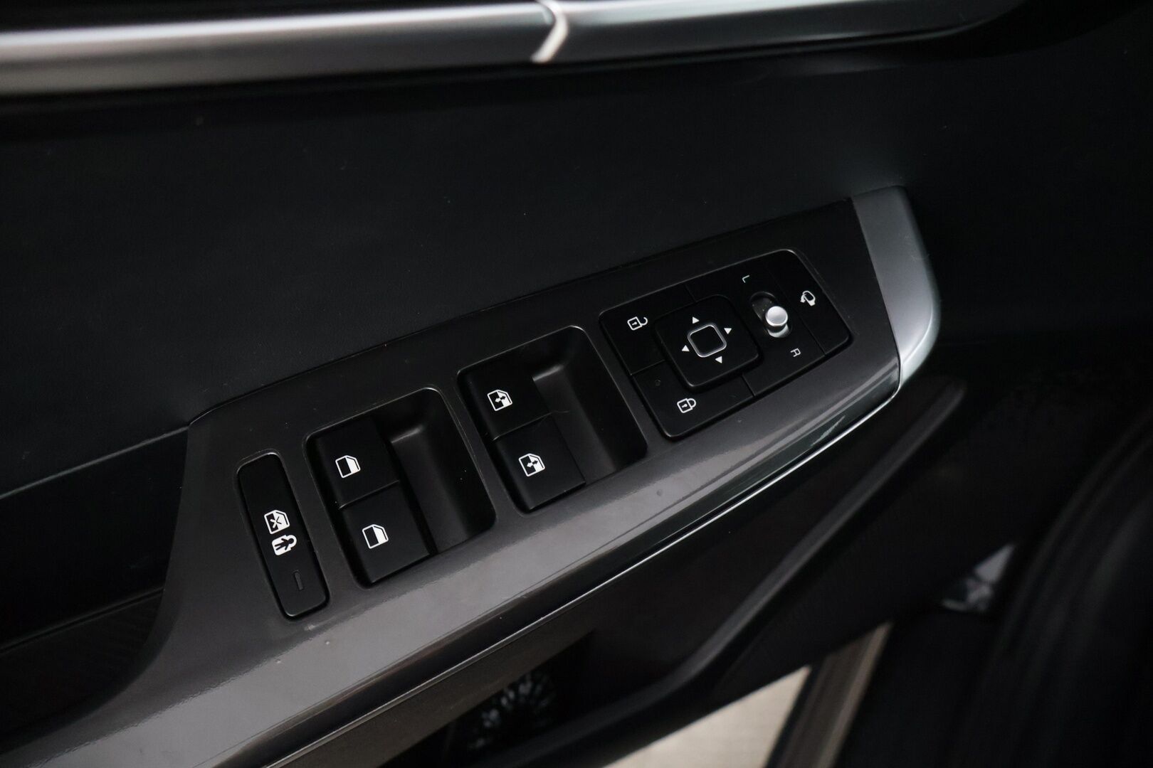 Kia EV6 2022 RWD 77 kWh 229 hv * Lämpöpumppu / Kuljettajan sähkösäätöinen muistipenkki / ACC / KeylessGo / LED-ajovalot / Puolinahkapenkit * - Merkkihuollettu / 2x Vanteet Ja Todella Hyvät Renkaat / ILP