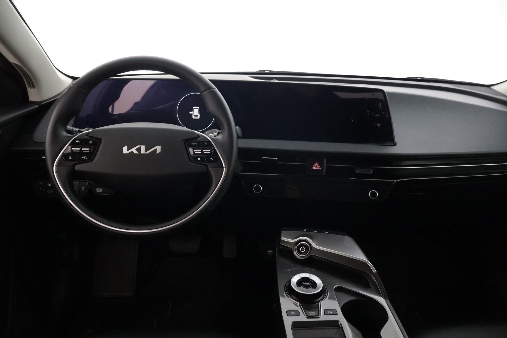 Kia EV6 2022 RWD 77 kWh 229 hv * Lämpöpumppu / Kuljettajan sähkösäätöinen muistipenkki / ACC / KeylessGo / LED-ajovalot / Puolinahkapenkit * - Merkkihuollettu / 2x Vanteet Ja Todella Hyvät Renkaat / ILP