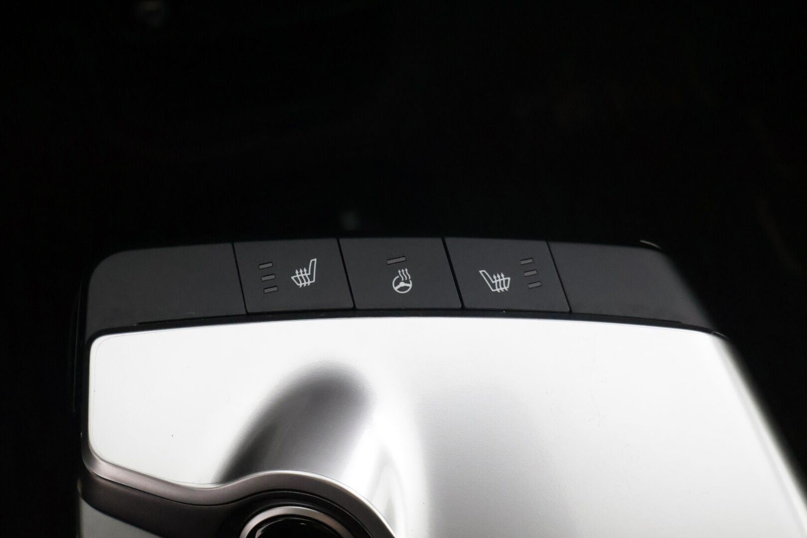 Kia EV6 2022 RWD 77 kWh 229 hv * Lämpöpumppu / Kuljettajan sähkösäätöinen muistipenkki / ACC / KeylessGo / LED-ajovalot / Puolinahkapenkit * - Merkkihuollettu / 2x Vanteet Ja Todella Hyvät Renkaat / ILP