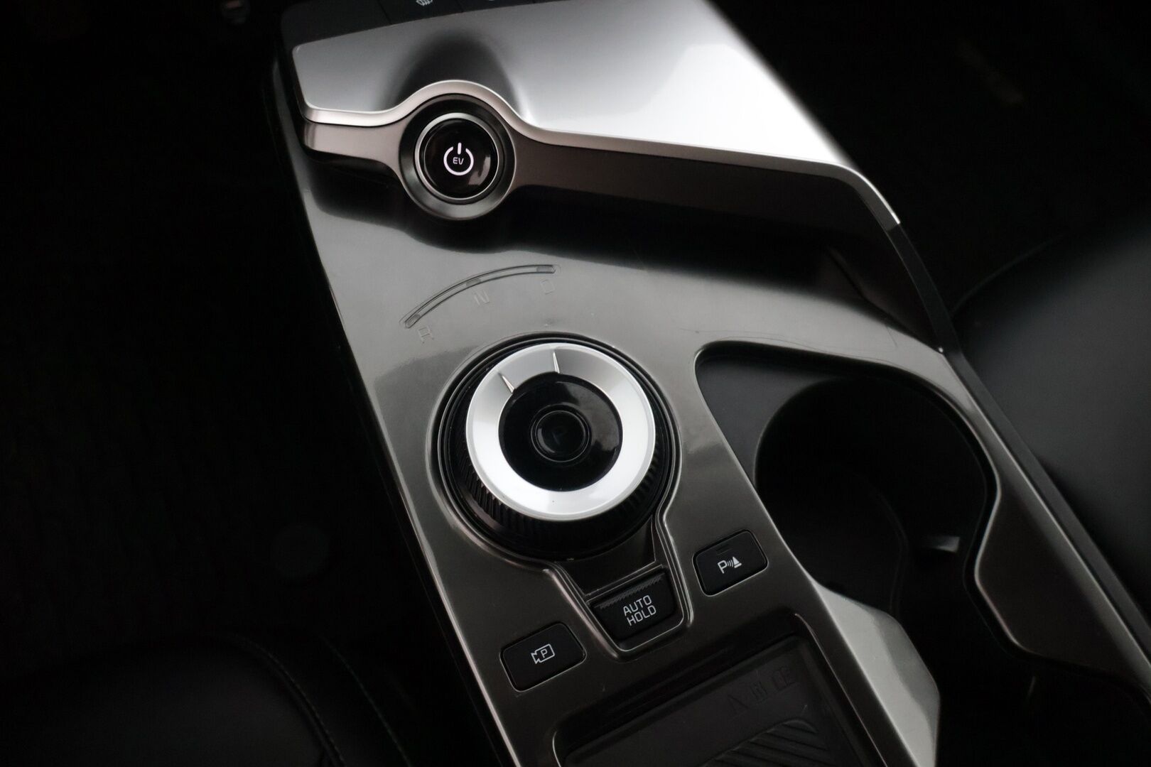 Kia EV6 2022 RWD 77 kWh 229 hv * Lämpöpumppu / Kuljettajan sähkösäätöinen muistipenkki / ACC / KeylessGo / LED-ajovalot / Puolinahkapenkit * - Merkkihuollettu / 2x Vanteet Ja Todella Hyvät Renkaat / ILP