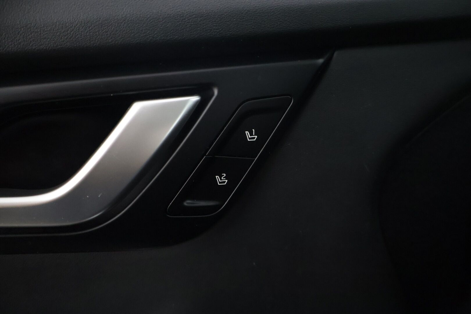 Kia EV6 2022 RWD 77 kWh 229 hv * Lämpöpumppu / Kuljettajan sähkösäätöinen muistipenkki / ACC / KeylessGo / LED-ajovalot / Puolinahkapenkit * - Merkkihuollettu / 2x Vanteet Ja Todella Hyvät Renkaat / ILP