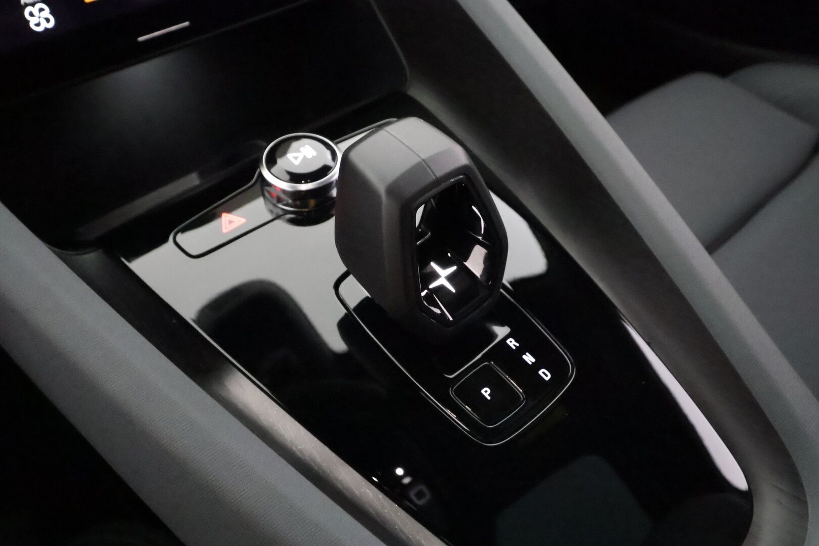 Polestar 2 2022 Long Range Dual Motor, 300kW, 78kWh - | ACC | Koukku | ILP | Pixel-LED | Lasikatto | H/K | 360-Kamera | Muistipenkki | Keyless | Apple&Android | Merkkihuollettu | Kahdet Renkaat |