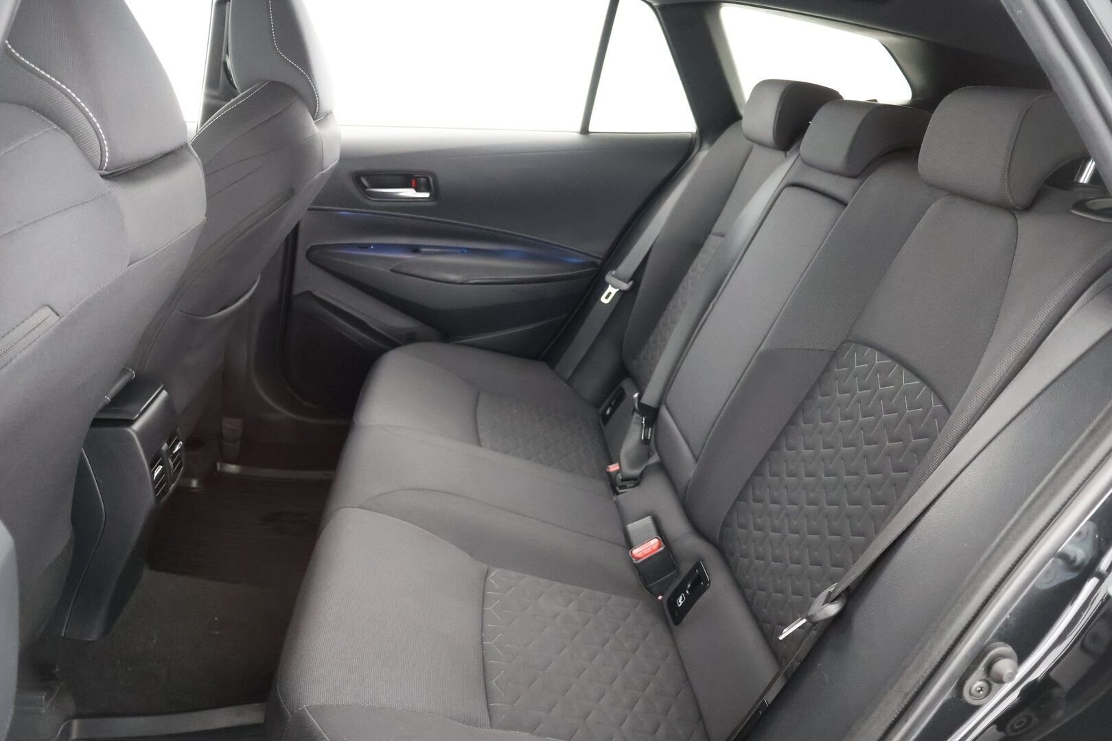 Toyota Corolla 2022 Touring Sports 1,8 Hybrid Active - | ACC | Koukku | P.kamera | HUD | LED | Ratinlämmitin |
