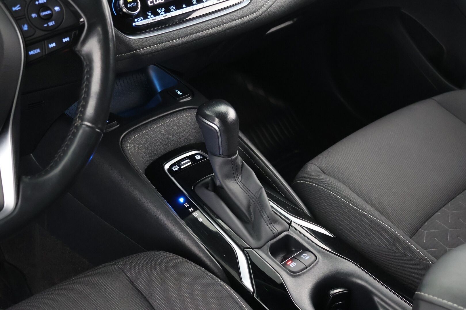 Toyota Corolla 2022 Touring Sports 1,8 Hybrid Active - | ACC | Koukku | P.kamera | HUD | LED | Ratinlämmitin |