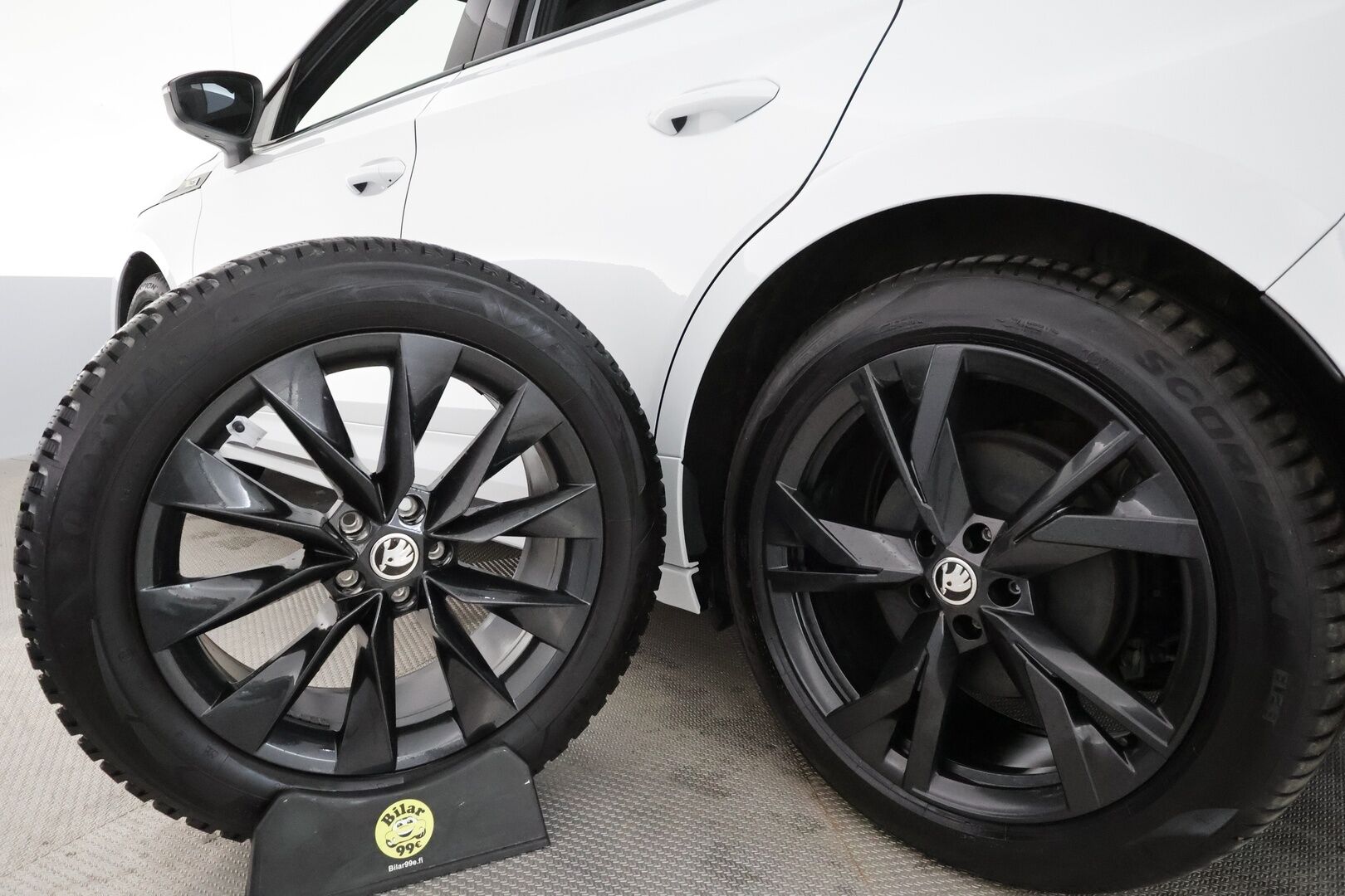 SKODA ENYAQ 2023 Coupe 80x 4X4 RS iV *Lämpöpumppu / Koukku / Lasikatto / Matrix-LED / ACC / Muistipenkki / Kamera* - Kahdet Skodan vanteet / SUPER VARUSTEET!