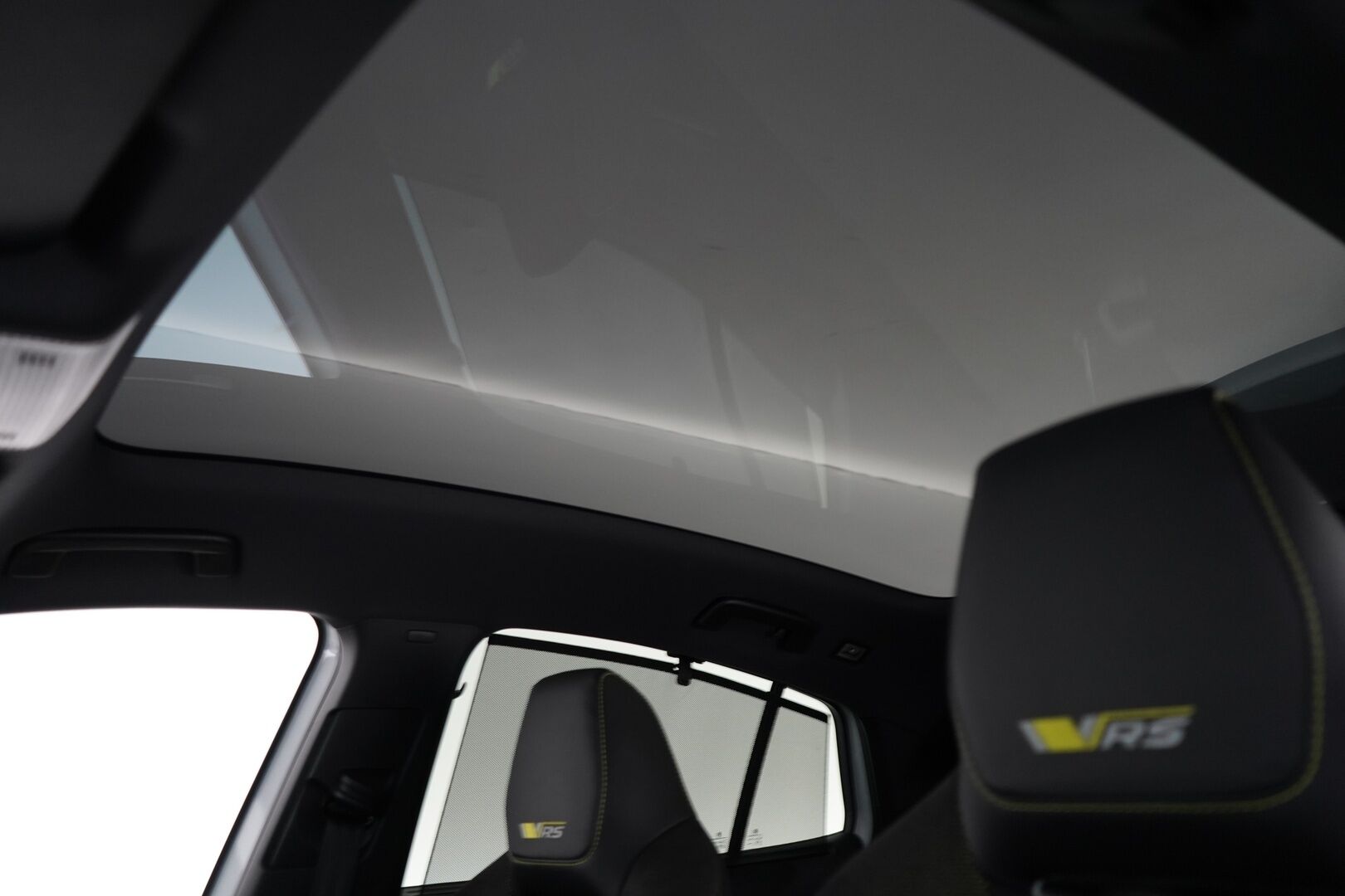 SKODA ENYAQ 2023 Coupe 80x 4X4 RS iV *Lämpöpumppu / Koukku / Lasikatto / Matrix-LED / ACC / Muistipenkki / Kamera* - SoH 92.5% / Kahdet Skodan vanteet / Merkkihuollettu / SUPER VARUSTEET! - HULLUT AVAJAISHULINAT KORKOTARJOUS 3,29 %