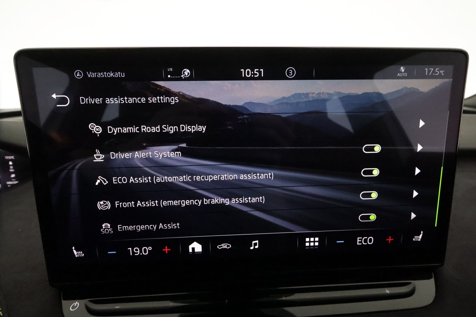 SKODA ENYAQ 2023 Coupe 80x 4X4 RS iV *Lämpöpumppu / Koukku / Lasikatto / Matrix-LED / ACC / Muistipenkki / Kamera* - Kahdet Skodan vanteet / SUPER VARUSTEET!