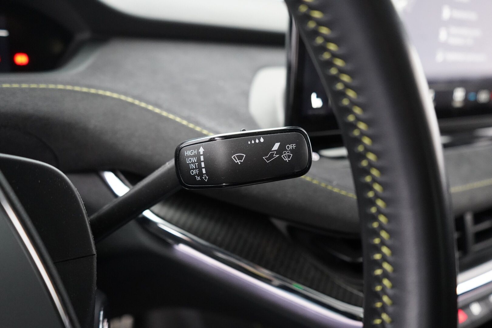 SKODA ENYAQ 2023 Coupe 80x 4X4 RS iV *Lämpöpumppu / Koukku / Lasikatto / Matrix-LED / ACC / Muistipenkki / Kamera* - SoH 92.5% / Kahdet Skodan vanteet / Merkkihuollettu / SUPER VARUSTEET!