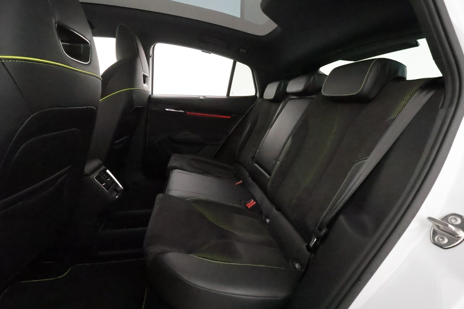 SKODA ENYAQ 2023 Coupe 80x 4X4 RS iV *Lämpöpumppu / Koukku / Lasikatto / Matrix-LED / ACC / Muistipenkki / Kamera* - Kahdet Skodan vanteet / SUPER VARUSTEET!