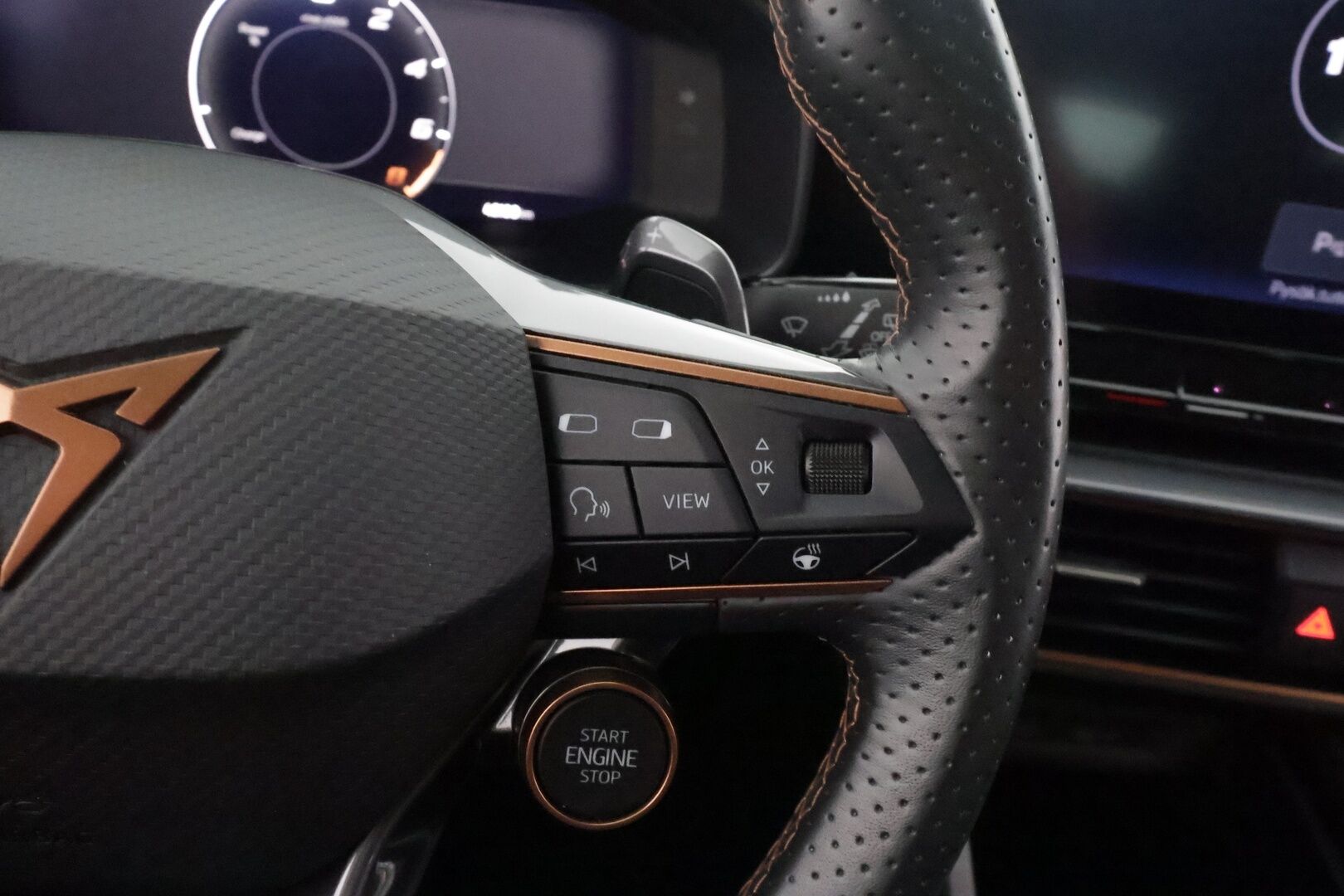 Cupra LEON SPORTSTOURER 2024 1,4 PHEV 180 kW e-HYBRID DSG - ACC | Puolinahat | DCC | Travel Assist | Side Assist | Kamera | Keyless | Sähk. takakontti | Lämm. ratti | Ambient light | 2x renkaat aluin 
