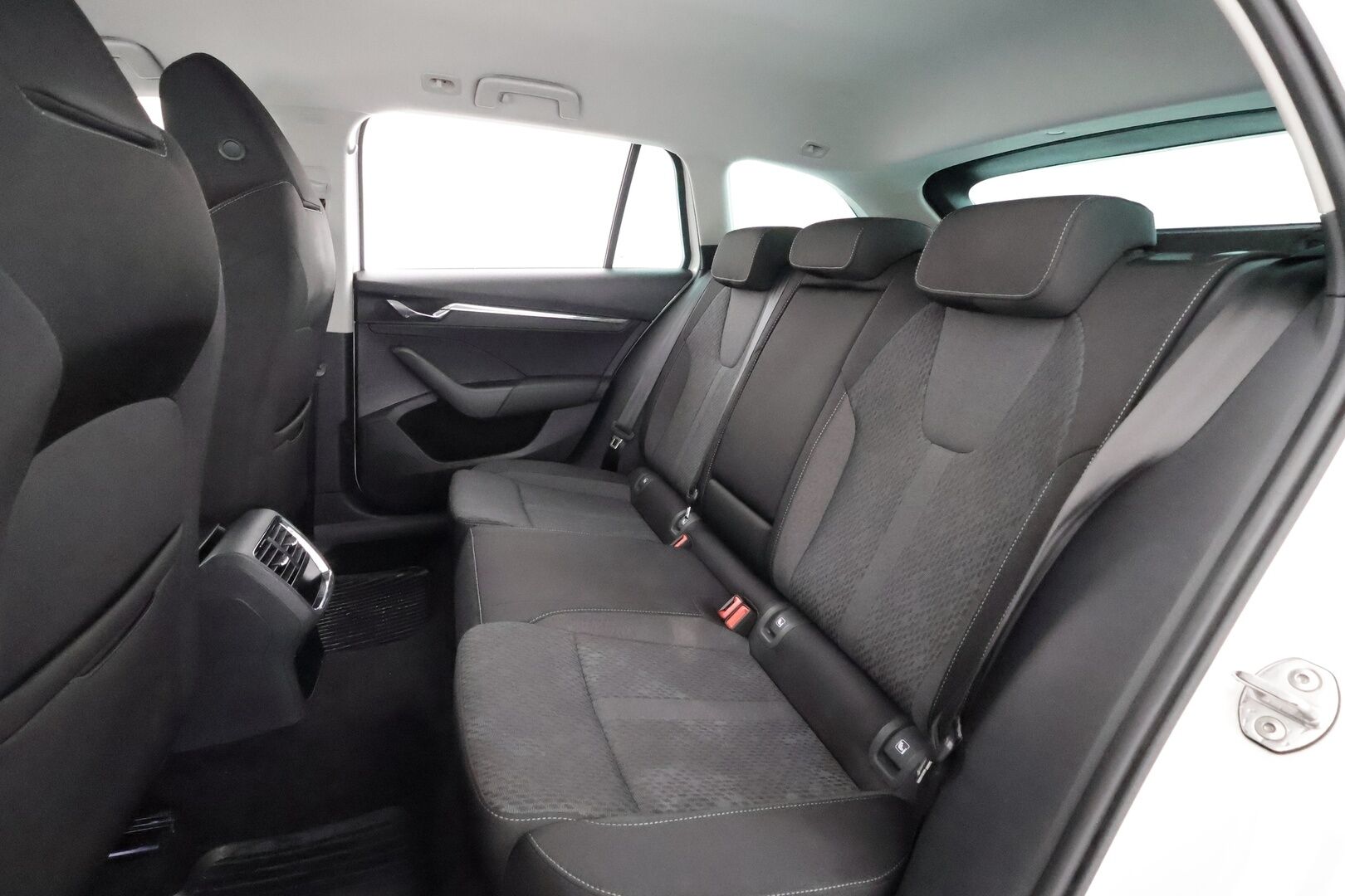 Skoda Octavia 2023 Combi 1.4 TSI PHEV Style iV DSG Autom. - | ACC | Webasto | Koukku | Matrix-LED | P.Kamera | Ratinlämmitys | Apple&Android | Kahdet Renkaat | Merkkihuollettu |