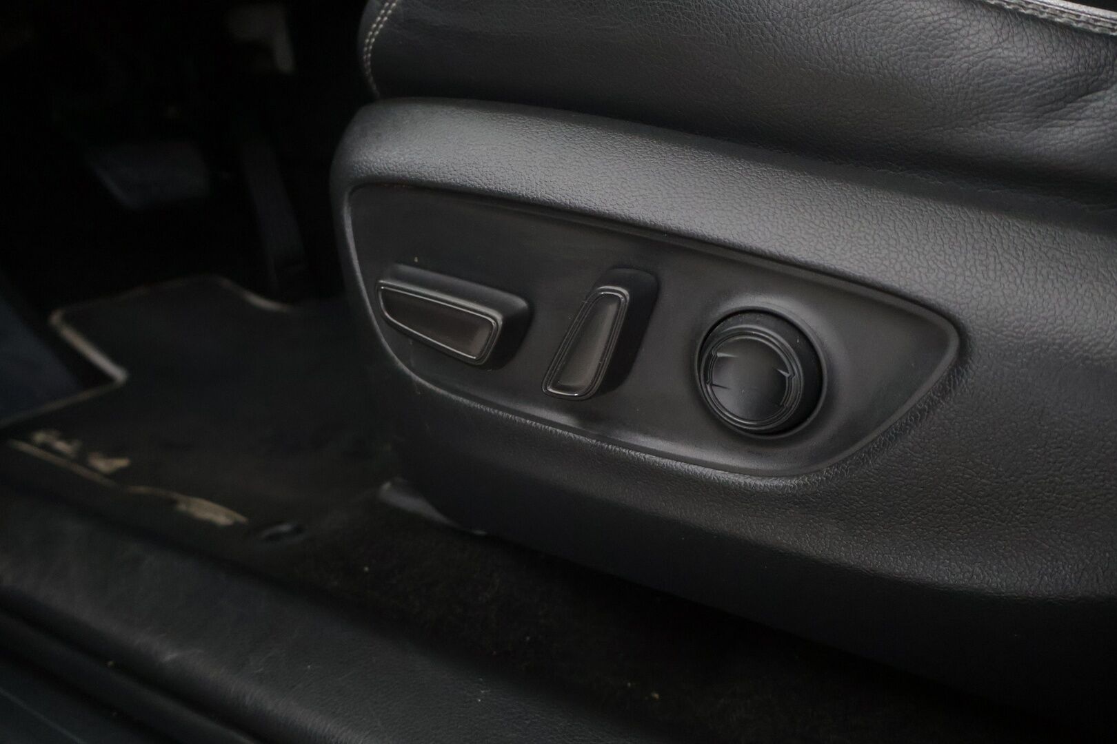 TOYOTA RAV4 2021 Hybrid 2,5 AWD-i Premium - ACC | Lohko | P-kamera | Nahkapenkit | Irroitettava koukku | BLIS | Muistipenkki | Ratinlämmitin | KeyLessGo | CarPlay | LED