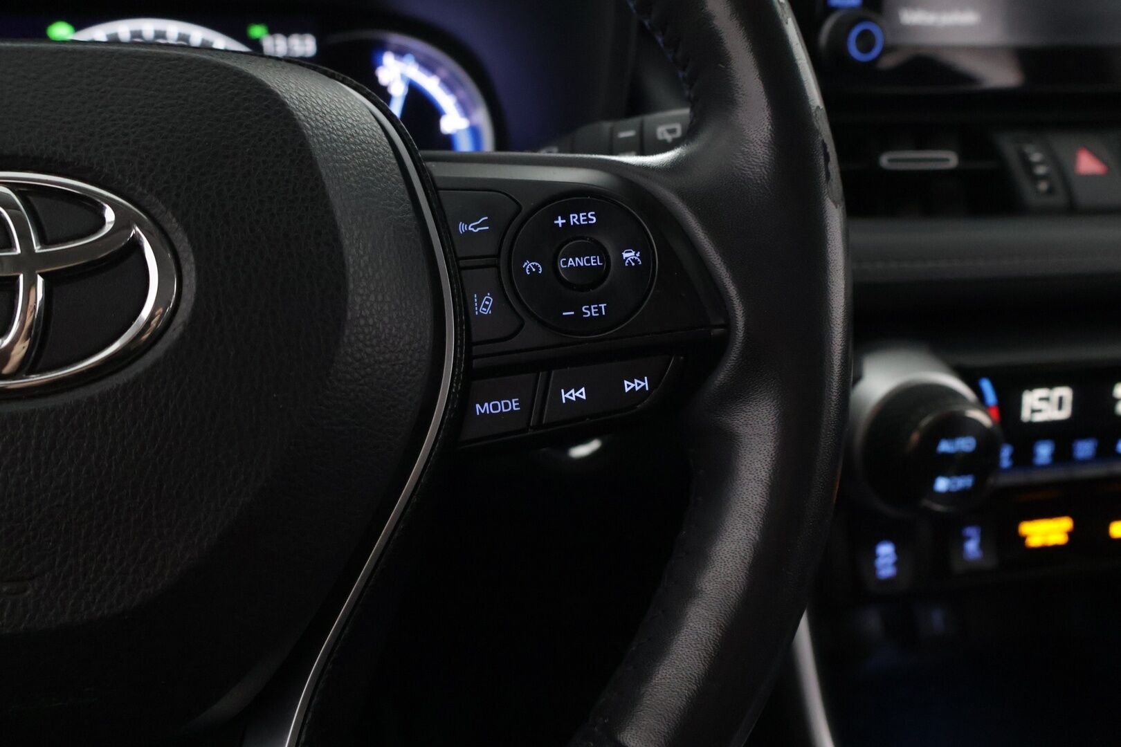 TOYOTA RAV4 2021 Hybrid 2,5 AWD-i Premium - ACC | Lohko | P-kamera | Nahkapenkit | Irroitettava koukku | BLIS | Muistipenkki | Ratinlämmitin | KeyLessGo | CarPlay | LED