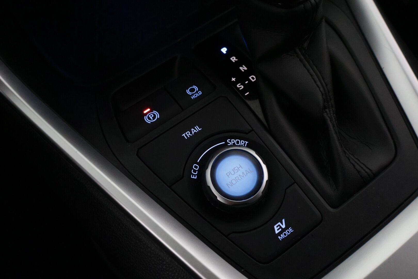 TOYOTA RAV4 2021 Hybrid 2,5 AWD-i Premium - ACC | Lohko | P-kamera | Nahkapenkit | Irroitettava koukku | BLIS | Muistipenkki | Ratinlämmitin | KeyLessGo | CarPlay | LED