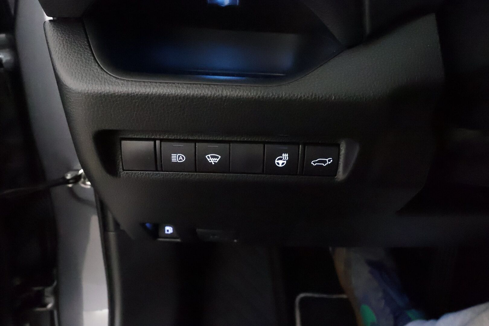 TOYOTA RAV4 2021 Hybrid 2,5 AWD-i Premium - ACC | Lohko | P-kamera | Nahkapenkit | Irroitettava koukku | BLIS | Muistipenkki | Ratinlämmitin | KeyLessGo | CarPlay | LED