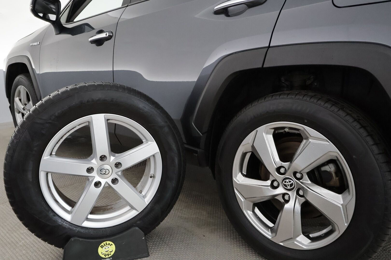 TOYOTA RAV4 2021 Hybrid 2,5 AWD-i Premium - ACC | Lohko | P-kamera | Nahkapenkit | Irroitettava koukku | BLIS | Muistipenkki | Ratinlämmitin | KeyLessGo | CarPlay | LED
