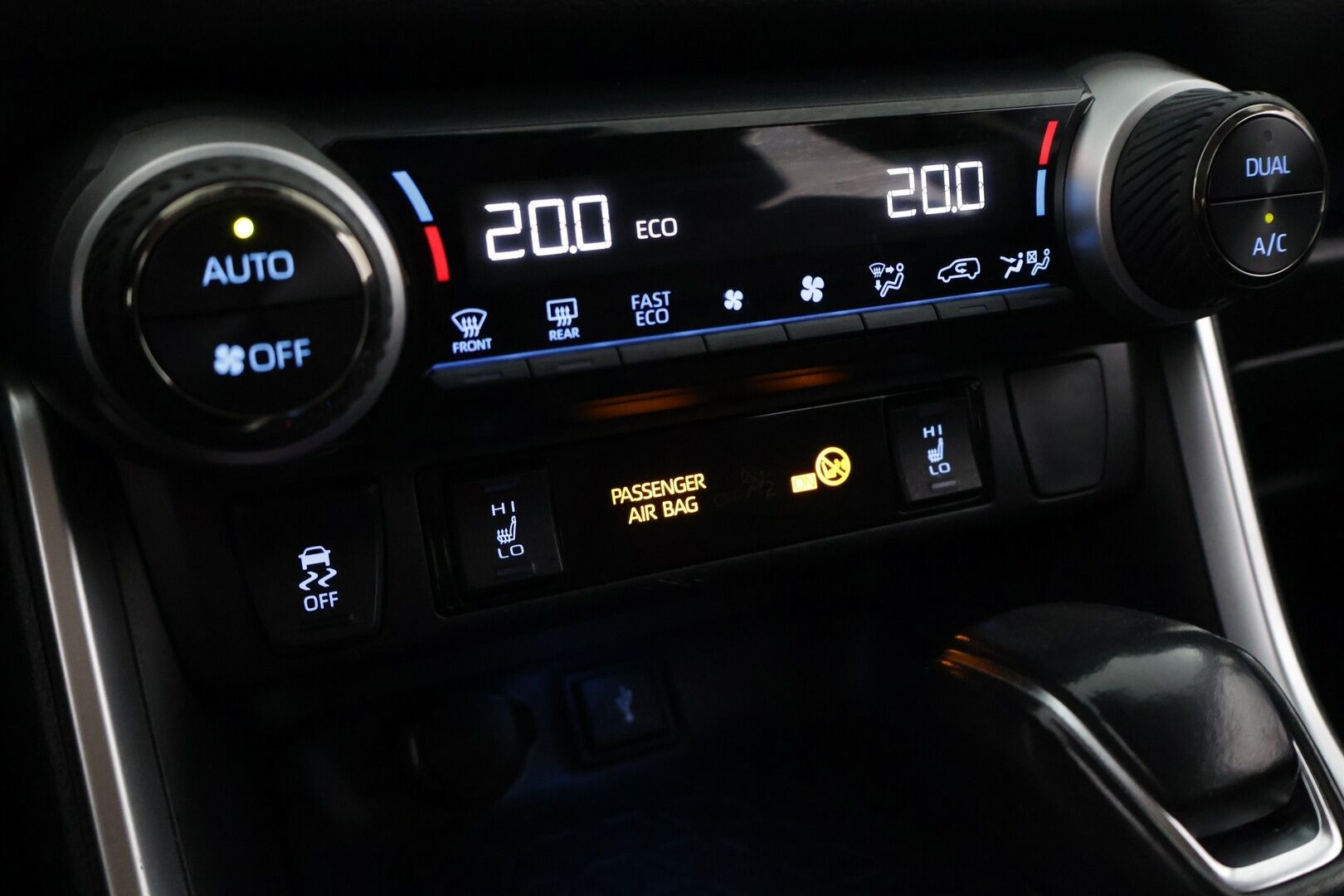 TOYOTA RAV4 2021 Hybrid 2,5 AWD-i Premium - ACC | Lohko | P-kamera | Nahkapenkit | Irroitettava koukku | BLIS | Muistipenkki | Ratinlämmitin | KeyLessGo | CarPlay | LED