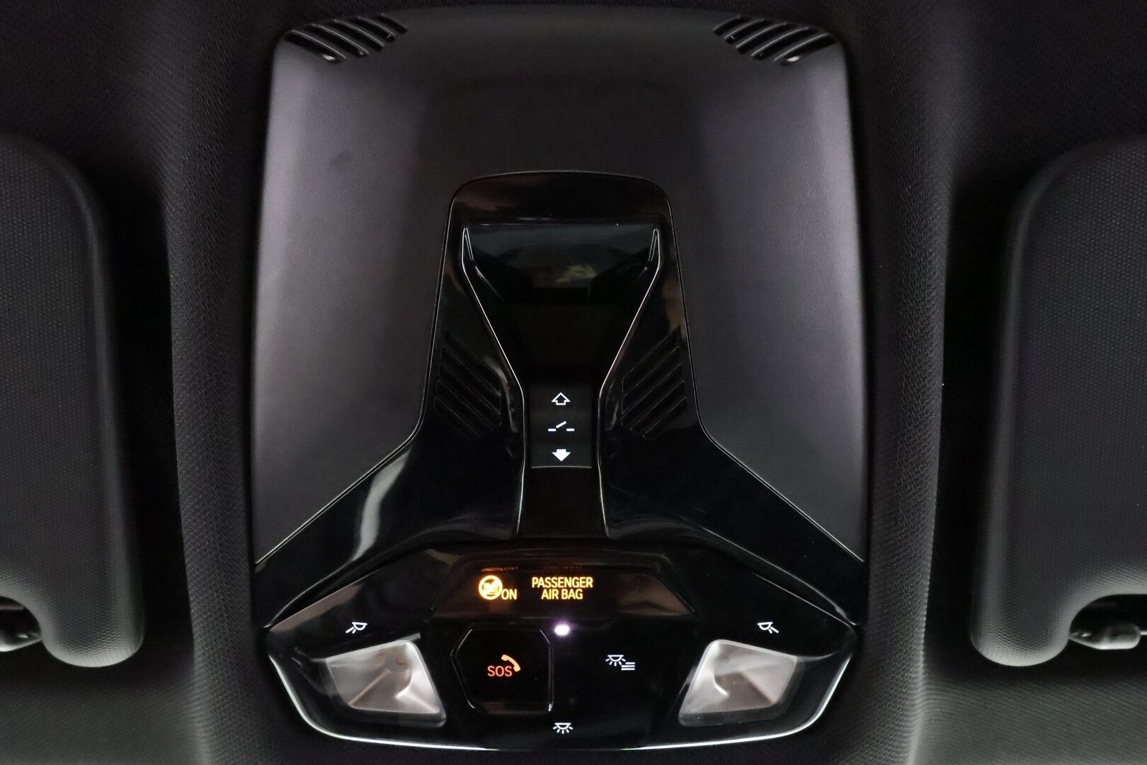 BMW iX1 2023 xDrive 30 M Sport * ACC / HUD / Koukku / Hierovat penkit muistilla / H&K / Panorama / 360° / Adapt.LED * - Akku kuntotarkastettu SoH 98,1% / Supervarusteet